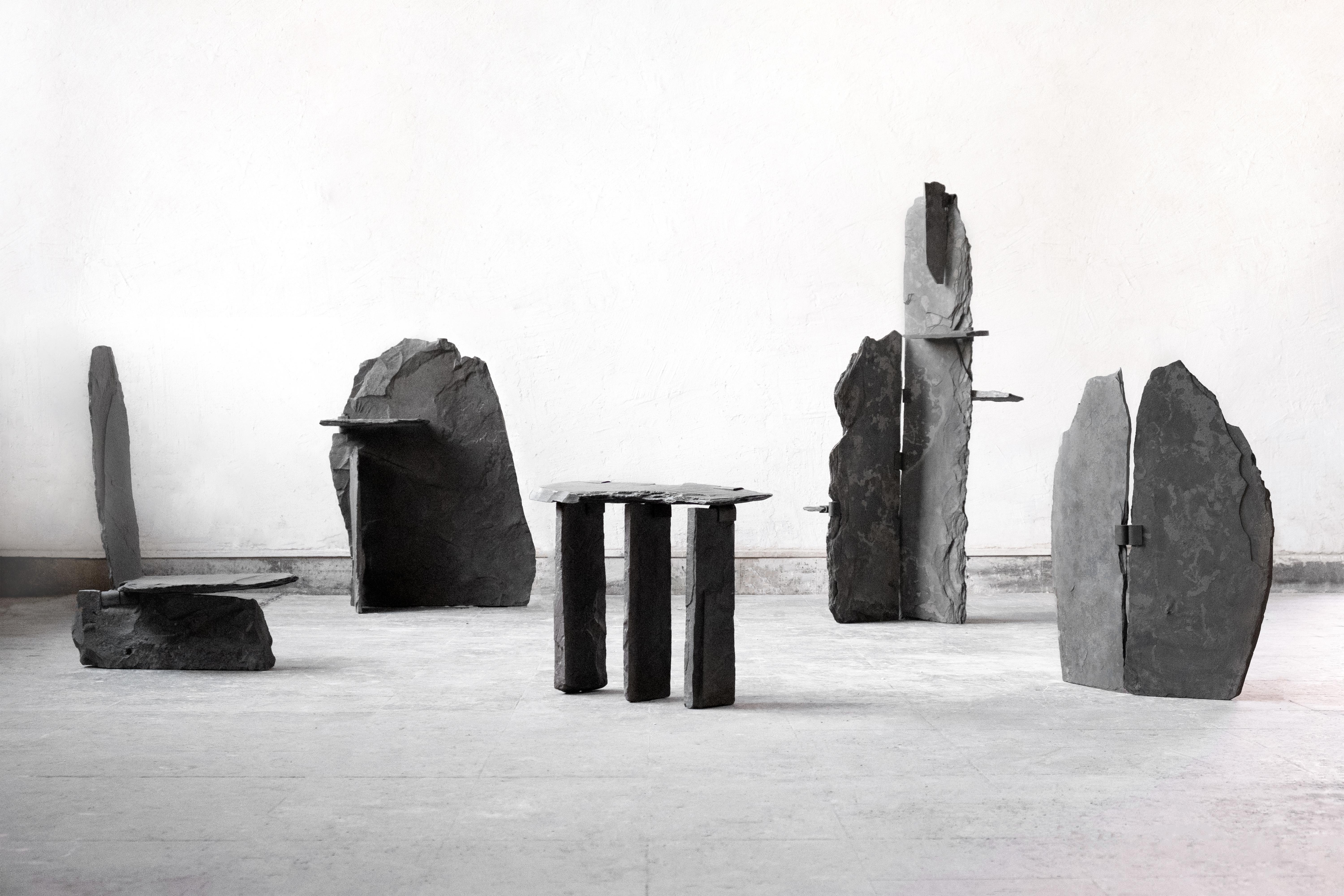 Contemporary Stone Object Konsole aus Schieferstein und Metall (Moderne) im Angebot