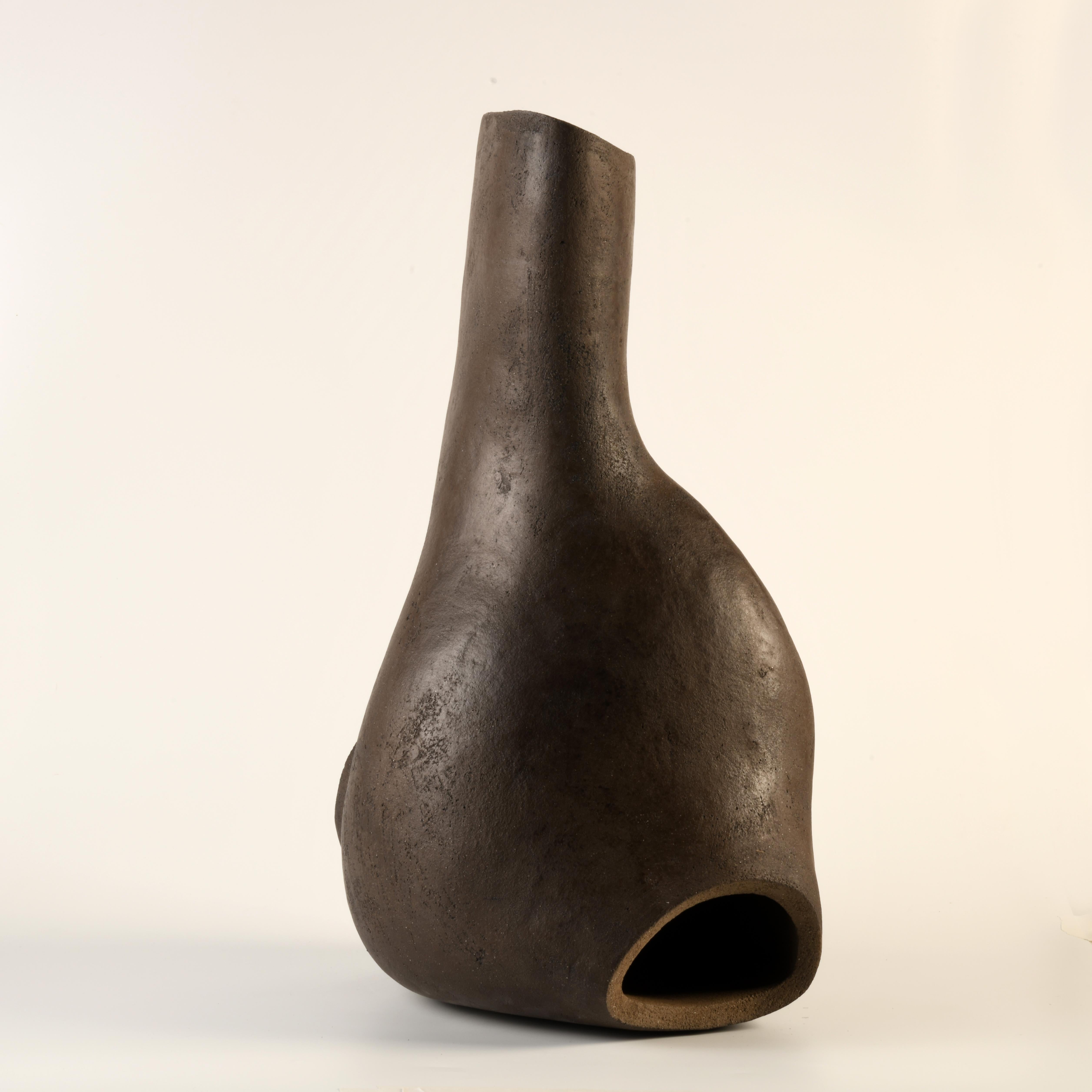 Contemporary stoneware ceramic sculpture by a French artist In New Condition For Sale In SAINT-YRIEIX-SUR-CHARENTE, FR