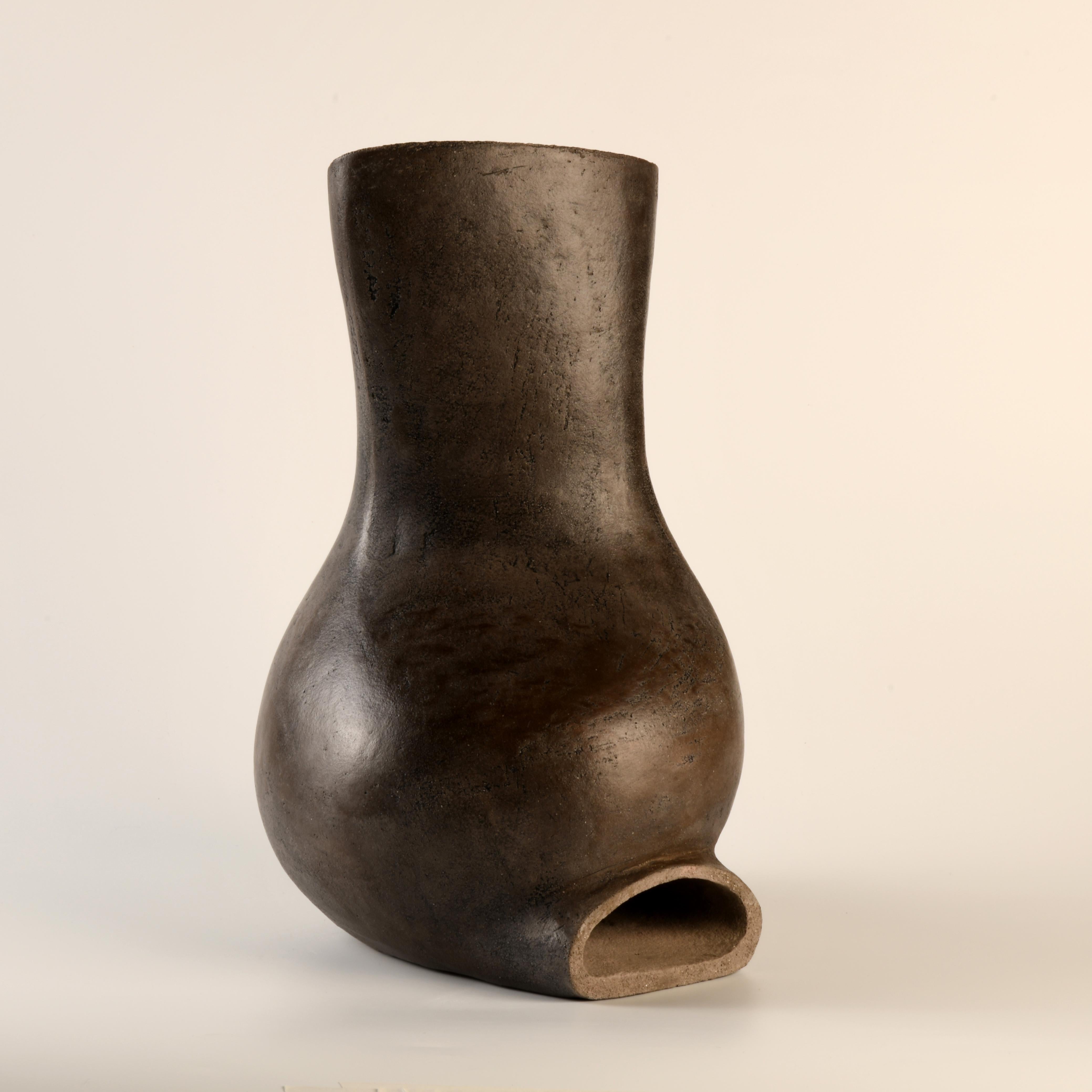Contemporary stoneware ceramic sculpture by a French artist In New Condition For Sale In SAINT-YRIEIX-SUR-CHARENTE, FR