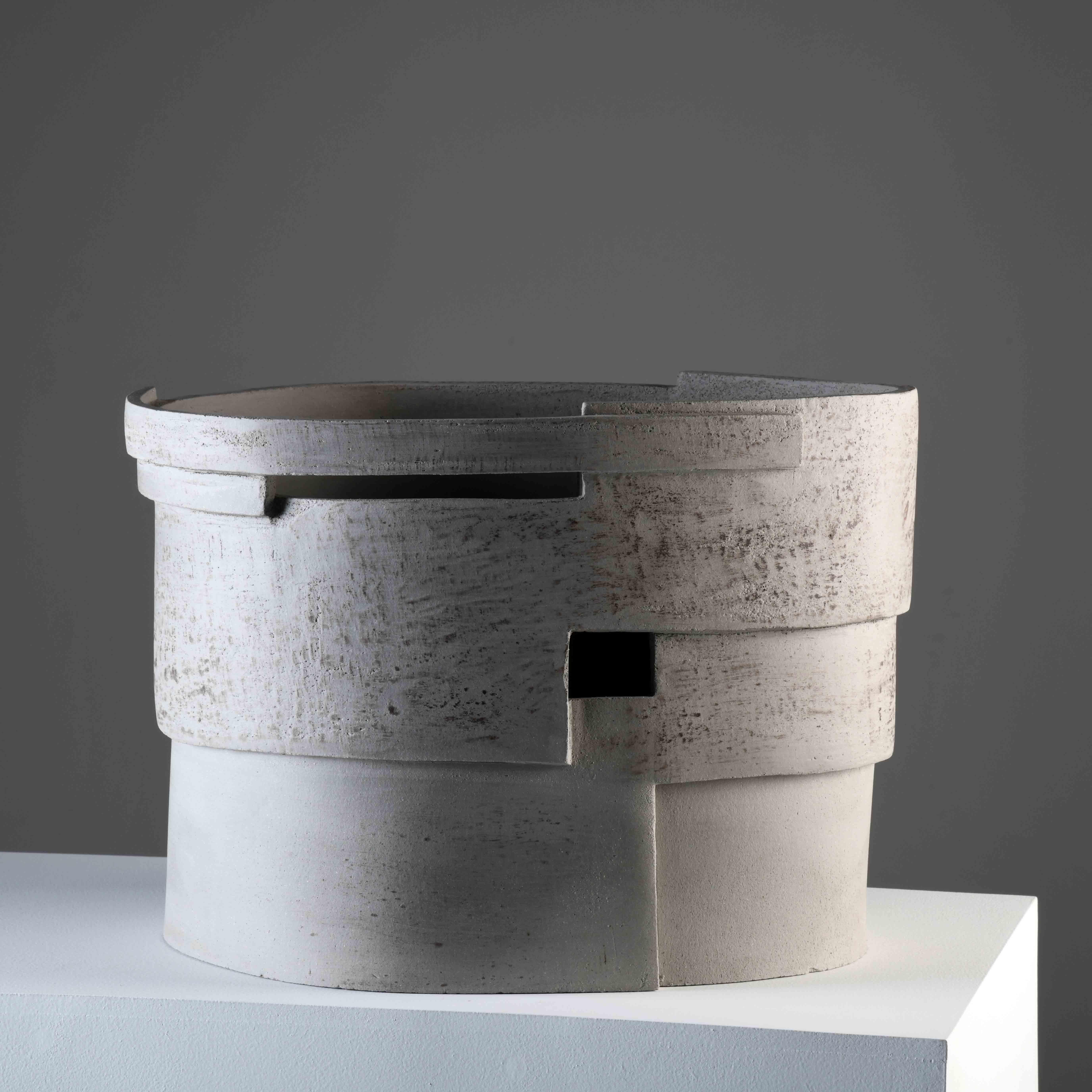 Contemporary stoneware sculpture by French artist Véra Rybaltchenko. The title is: ‘Roissy de bon matin -1’. (Roissy early in the morning). It is made of chamotte stoneware to which the artist has succeeded in giving an astonishing patina of which