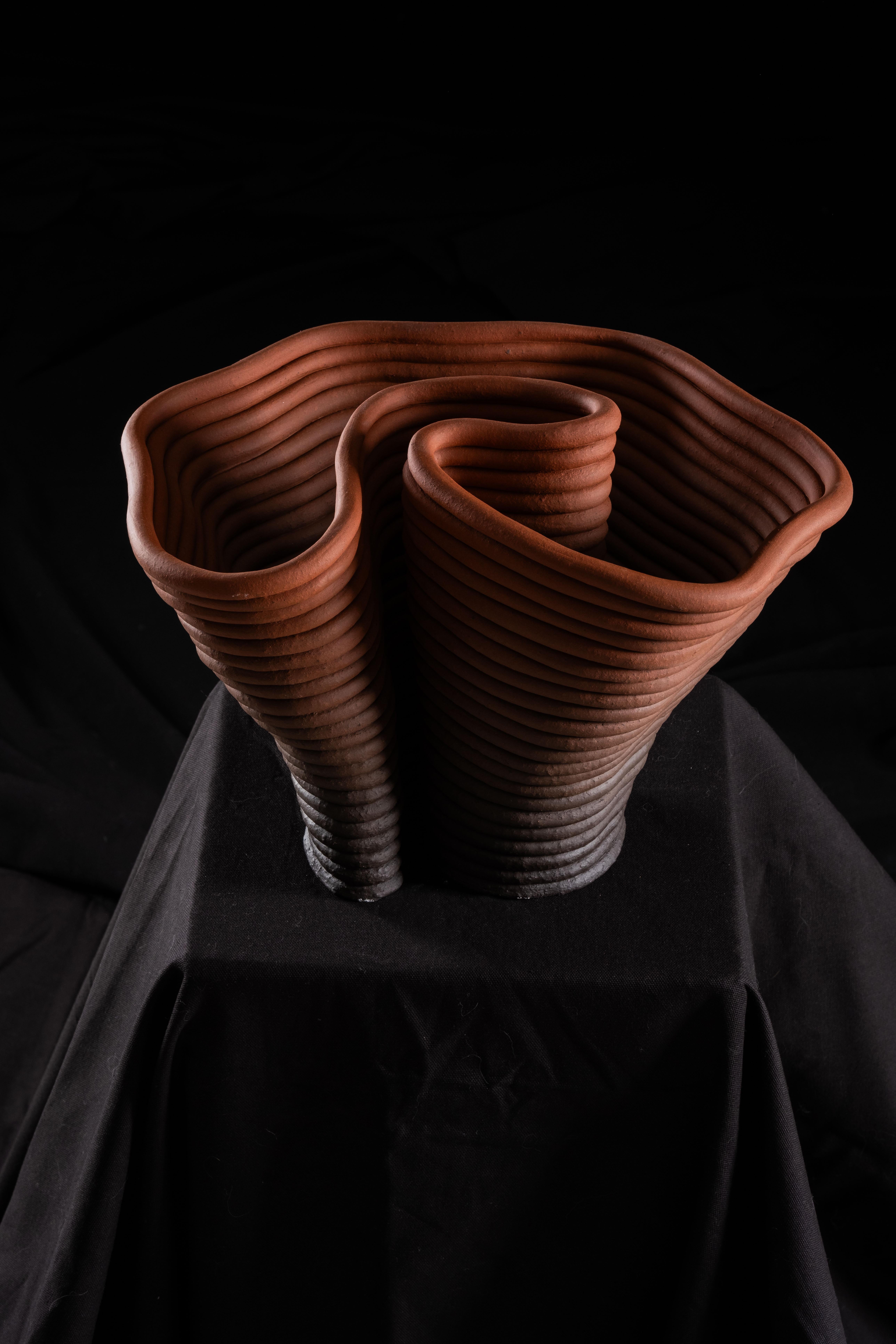 Turc Vase contemporain en grès avec une transition de couleur naturelle #15 en vente