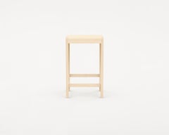 Taburete Contemporáneo '01' by FRAMA, Abedul natural, Asiento H.65