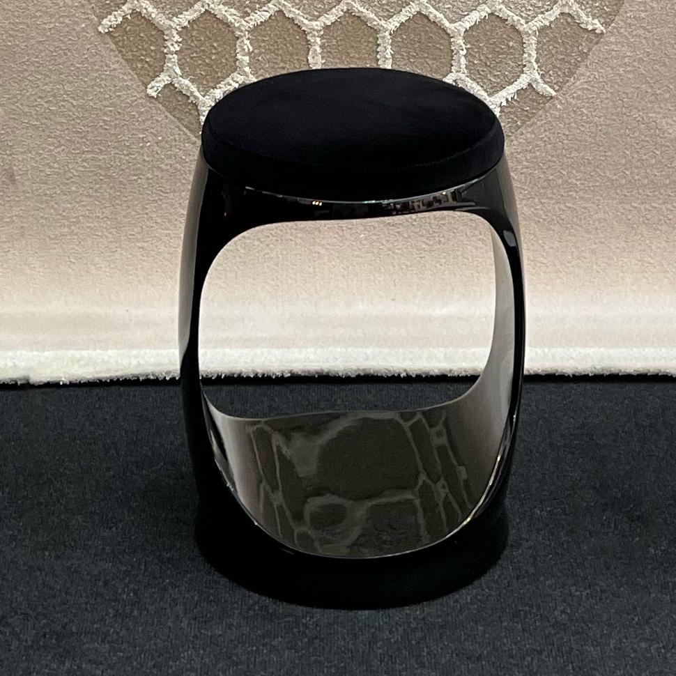 XXI secolo e contemporaneo Sgabello contemporaneo made in Italy Signet Ring Nero, Seduta Pouf in vendita