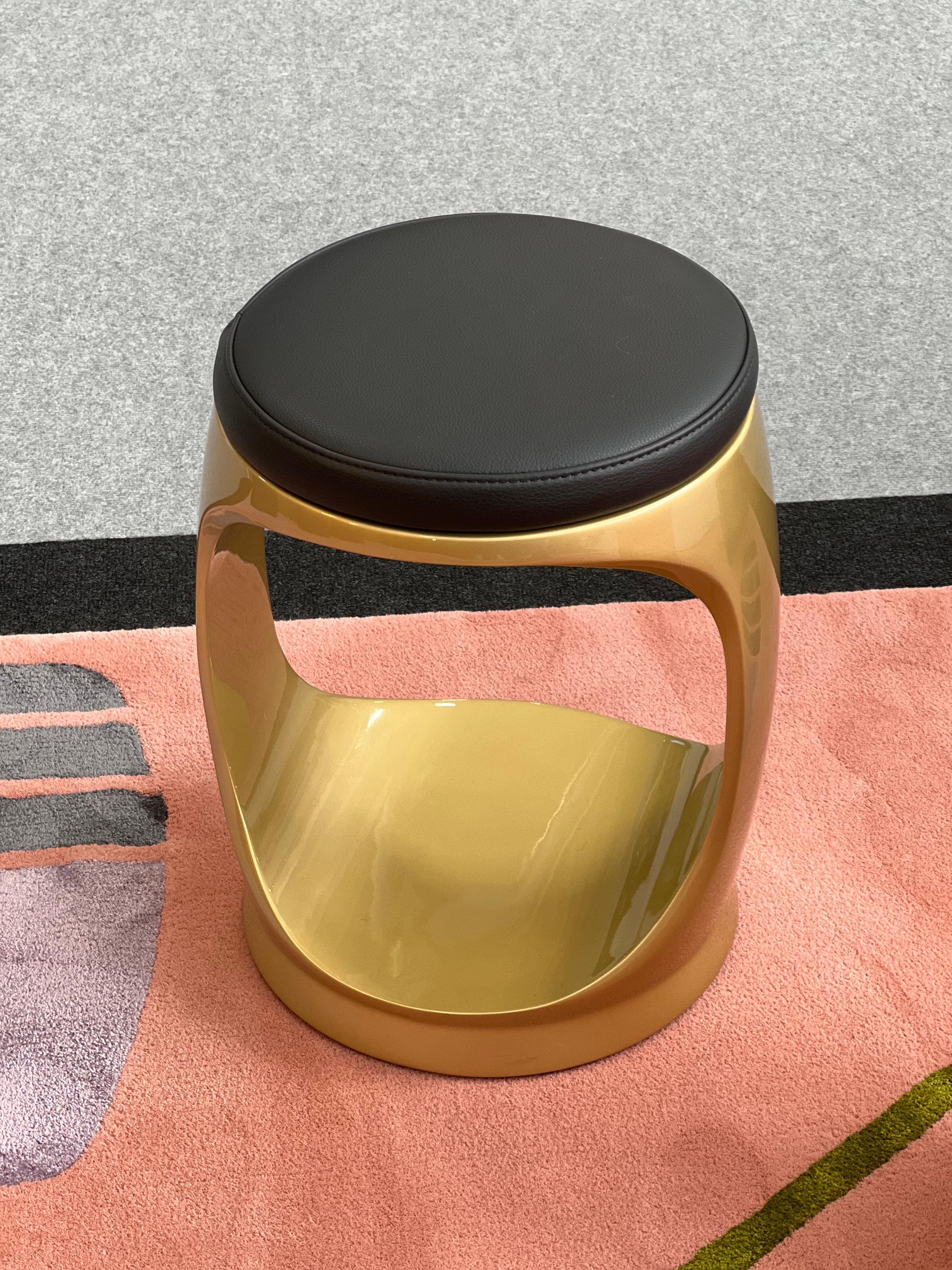 Sgabello contemporaneo made in Italy Signet Ring Gold, seduta Pouf in vendita 4