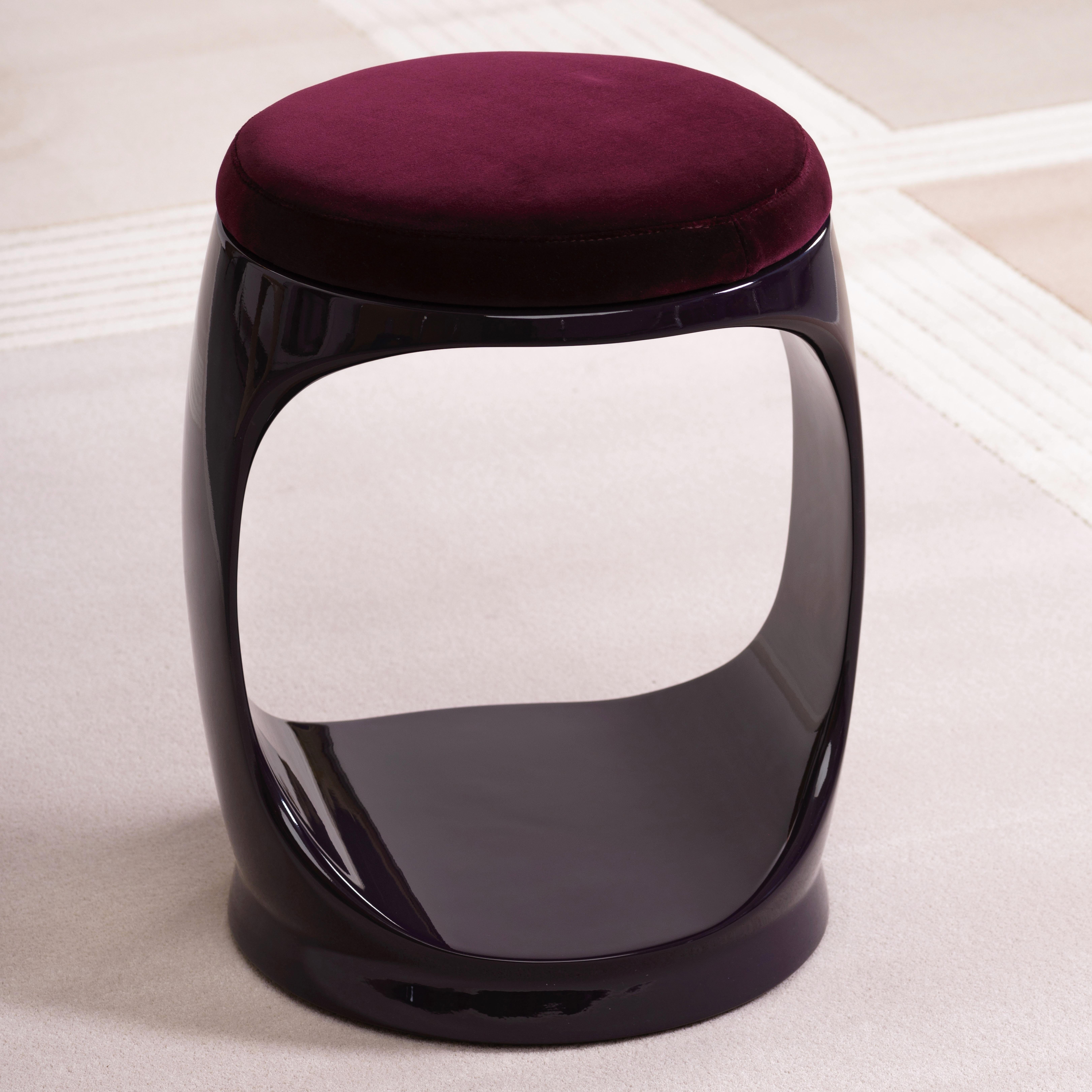 Taburete contemporáneo de Cyril Rumpler Signet Ring, Puf Asientos Berenjena en Nuevo estado para la venta en Carouge, GE