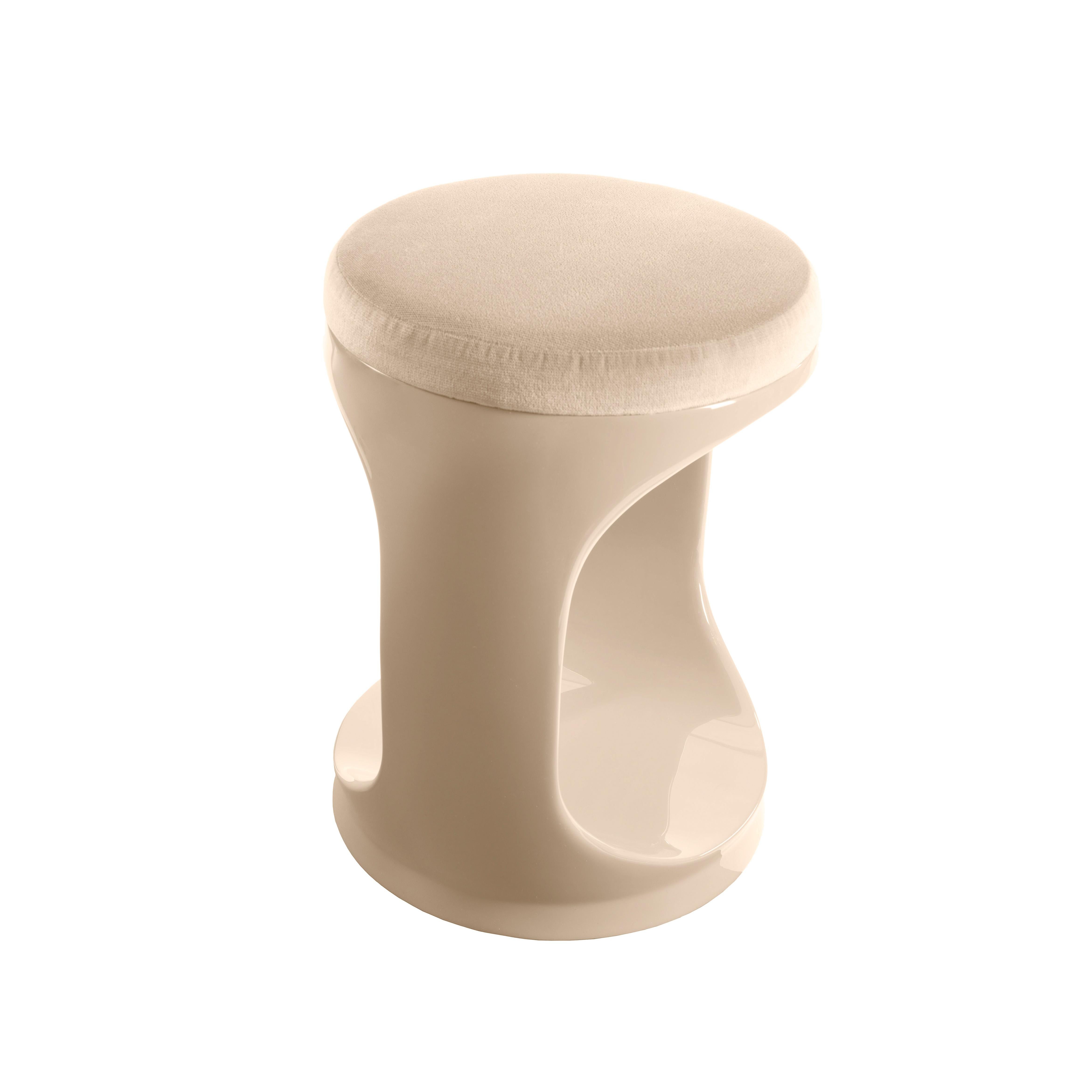 Taburete Contemporáneo de Cyril Rumpler Signet Ring, Puf Asientos Beige Moldeado en venta