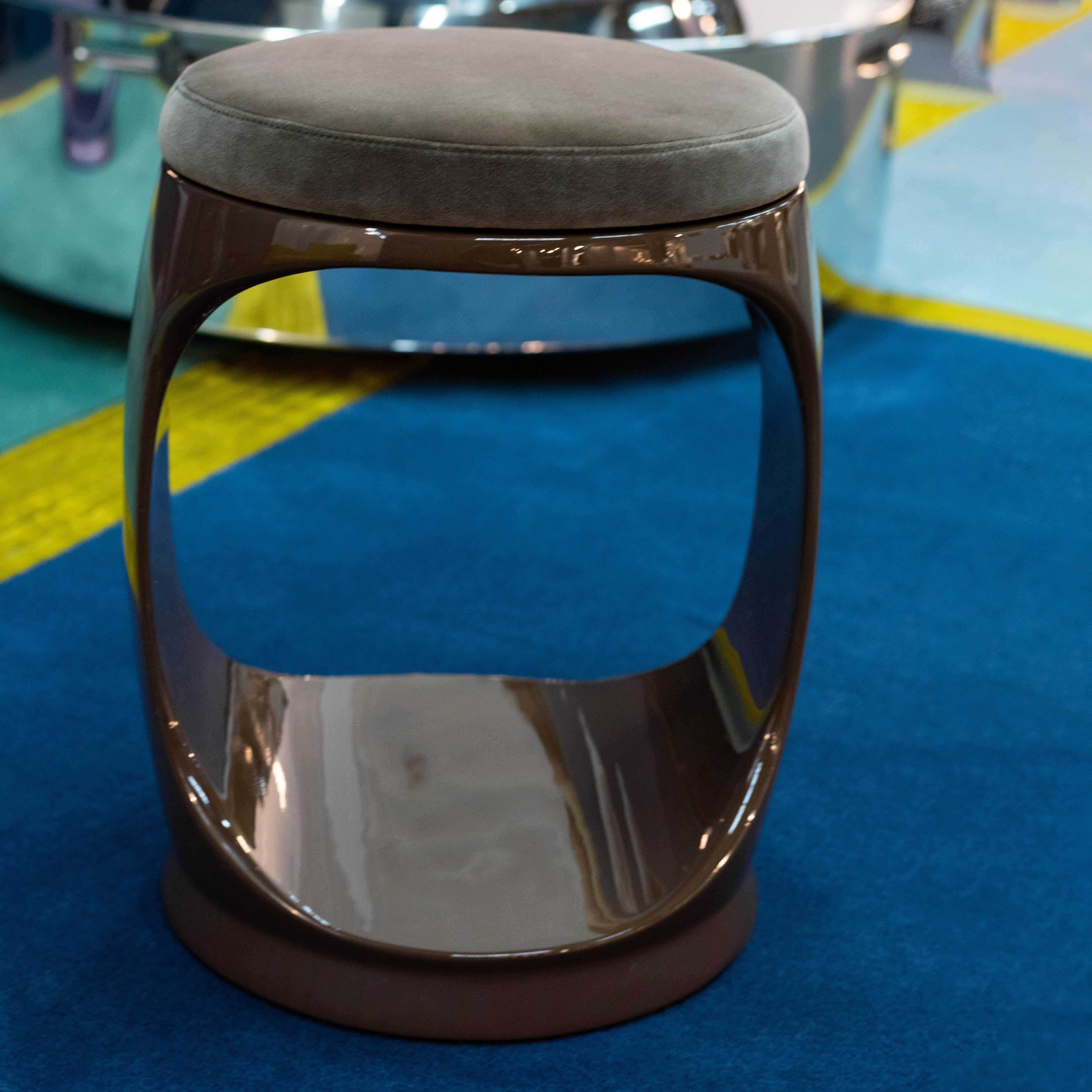 Sgabello contemporaneo di Cyril Rumpler Signet Ring, Pouf Sedute Marrone in vendita 1
