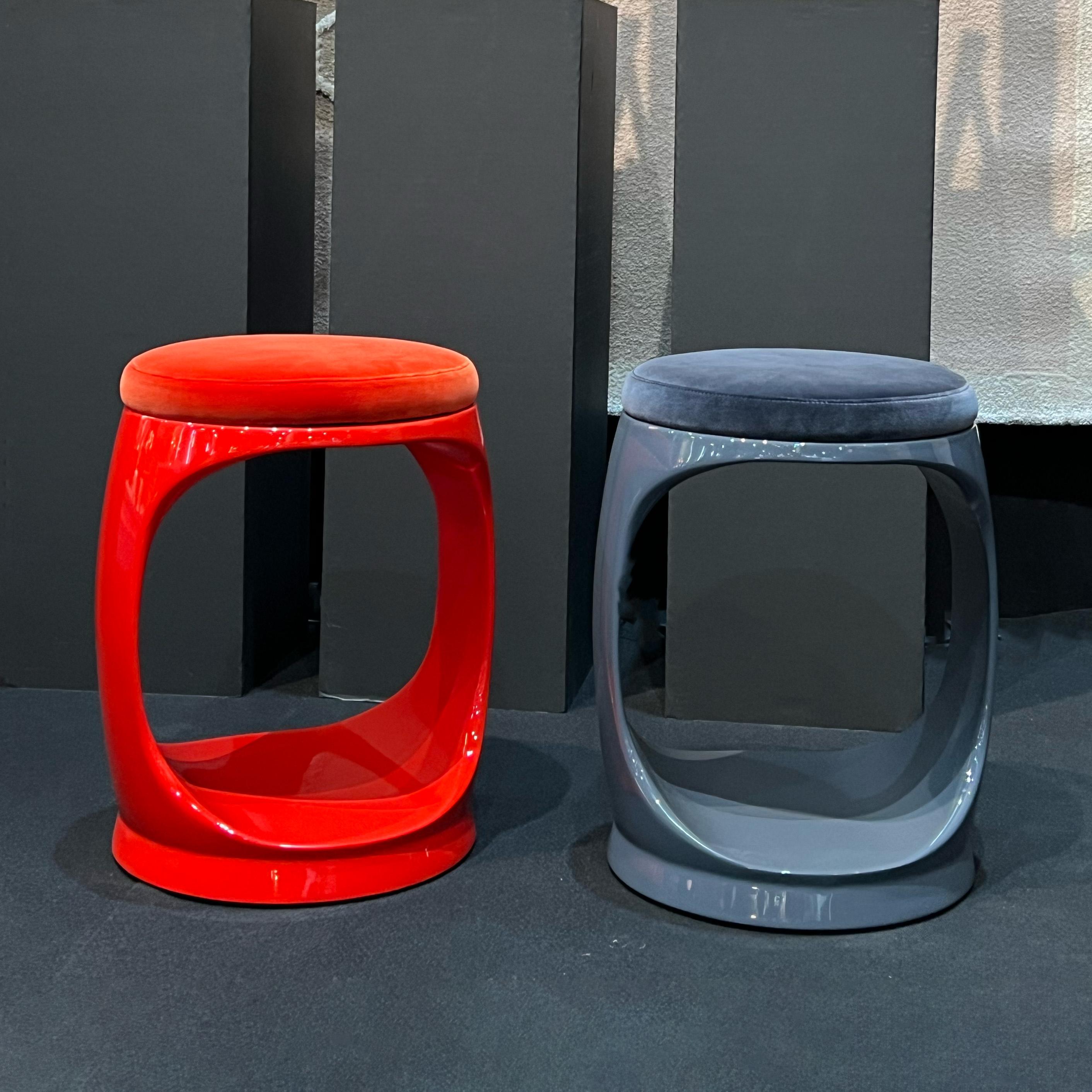 Taburete Contemporáneo de Cyril Rumpler Signet Ring, Puf Asientos Grises en venta 1