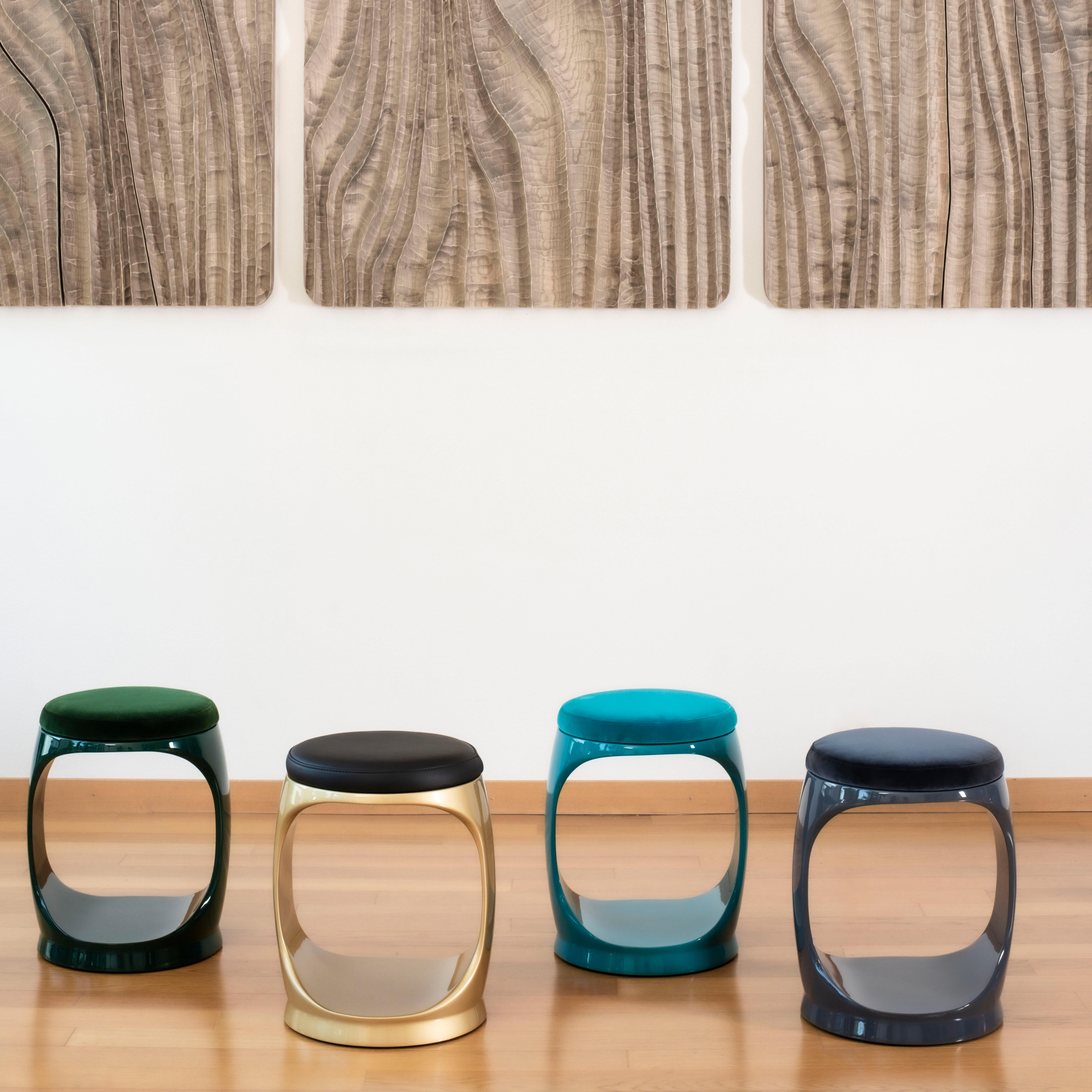 Taburete Contemporáneo de Cyril Rumpler Signet Ring, Puf Asientos Grises Moldeado en venta