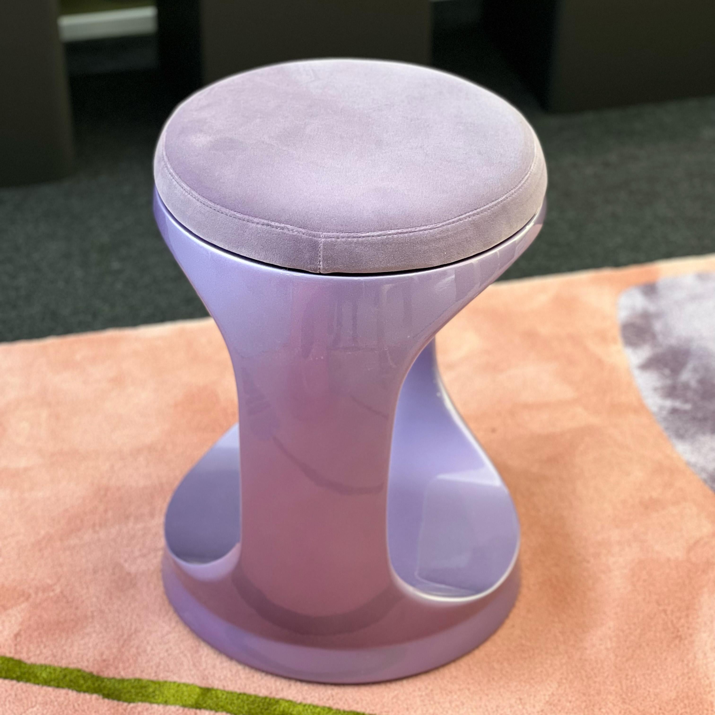 Zeitgenössischer Hocker von Cyril Rumpler, Siegelring, Hocker mit Fliedersitz im Angebot 2