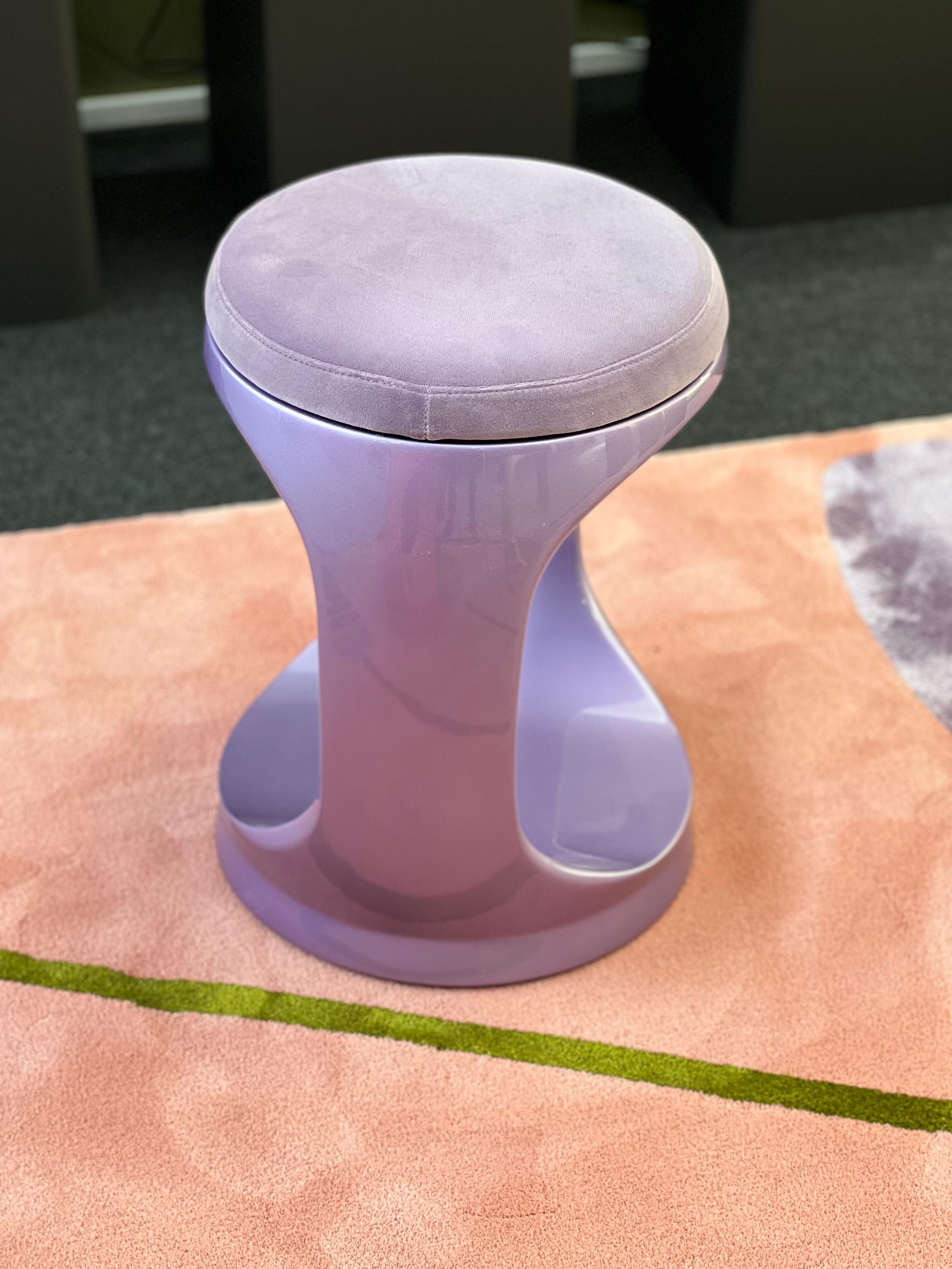 Contemporary Stool by Cyril Rumpler Signet Ring, Pouf Seats Lilac In New Condition For Sale In Les Acacias, GE