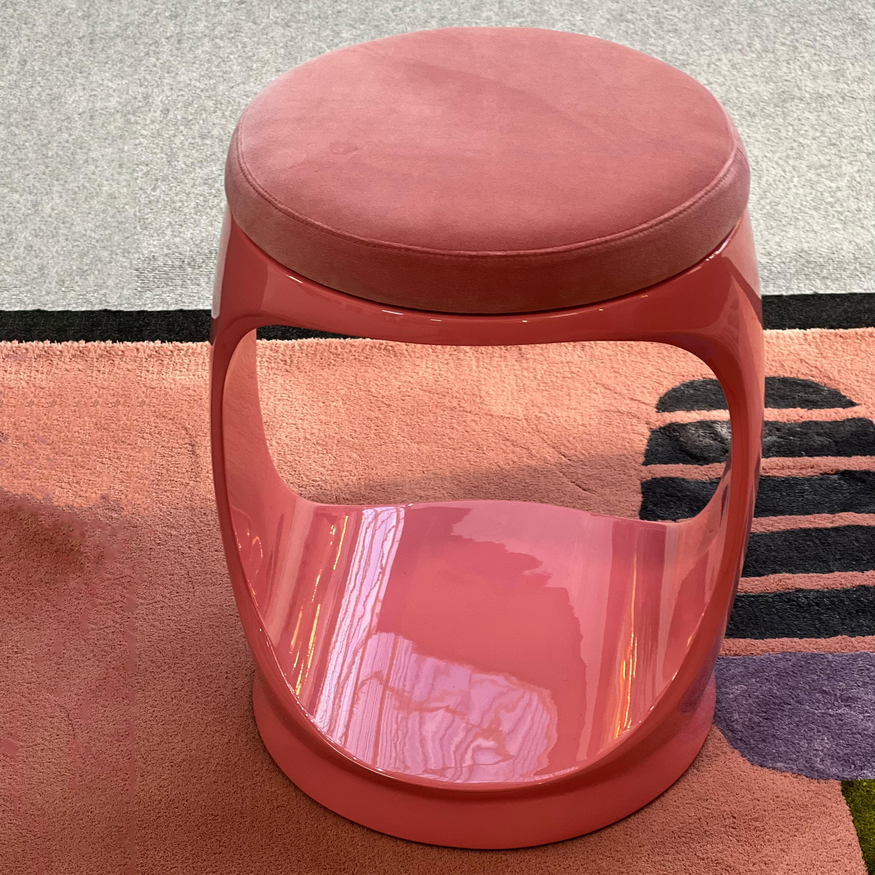 Zeitgenössischer Hocker von Cyril Rumpler, Siegelring, Pouf, sitzend rosa im Angebot 2