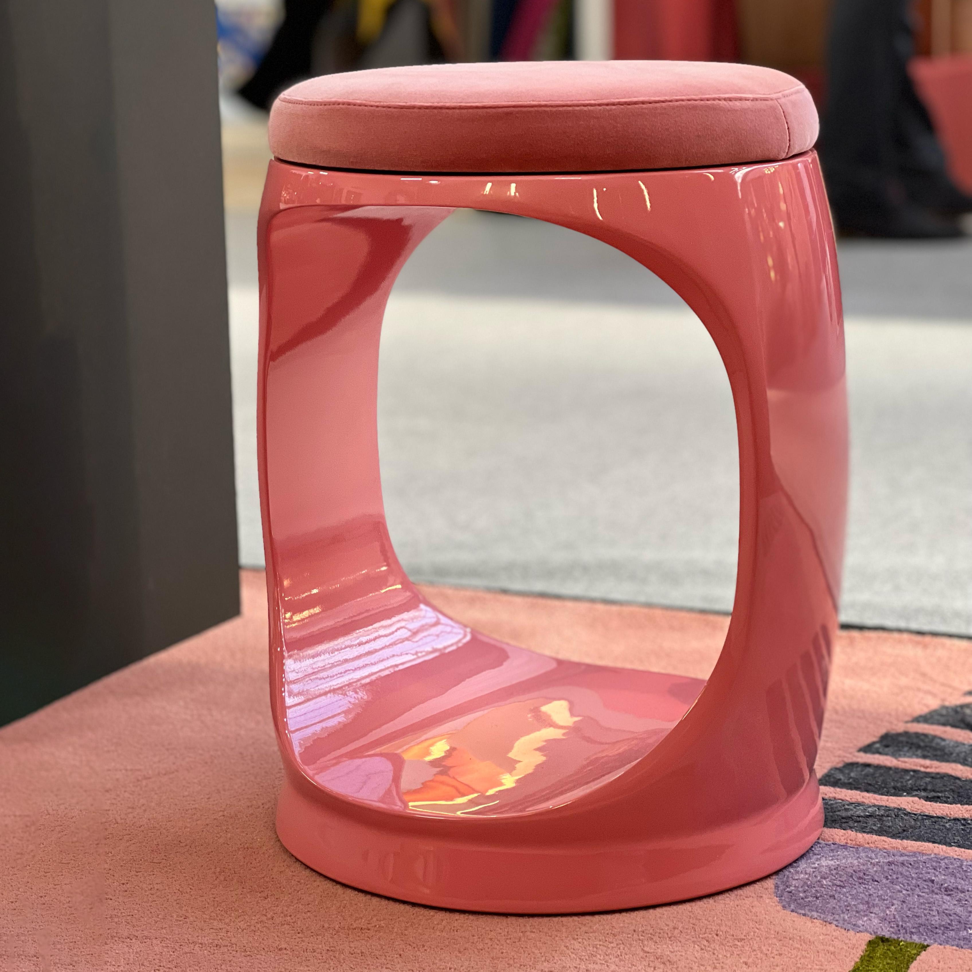 Zeitgenössischer Hocker von Cyril Rumpler, Siegelring, Pouf, sitzend rosa im Angebot 1