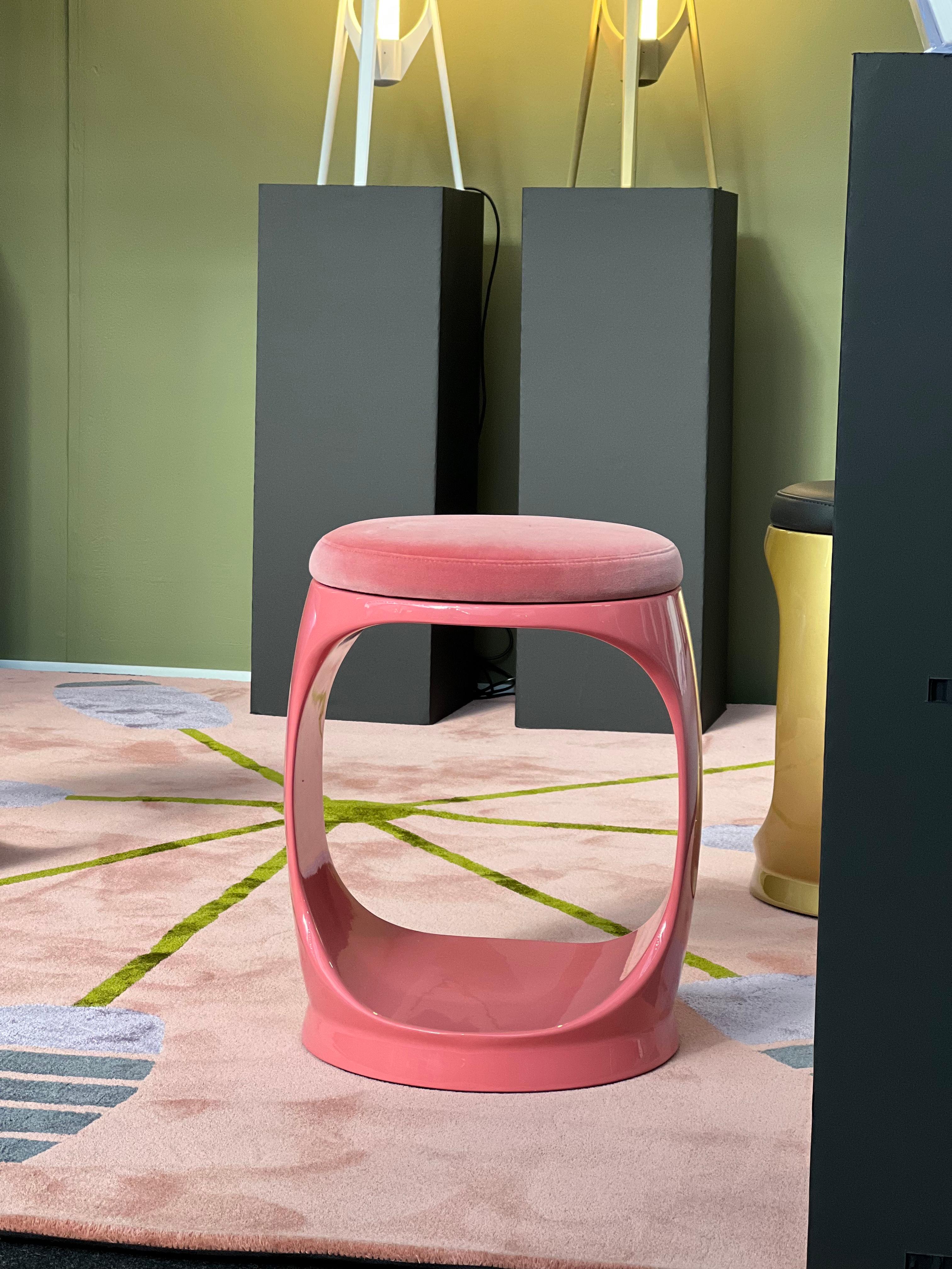 Contemporary Stool by Cyril Rumpler Signet Ring, Pouf Seats Pink In New Condition For Sale In Les Acacias, GE