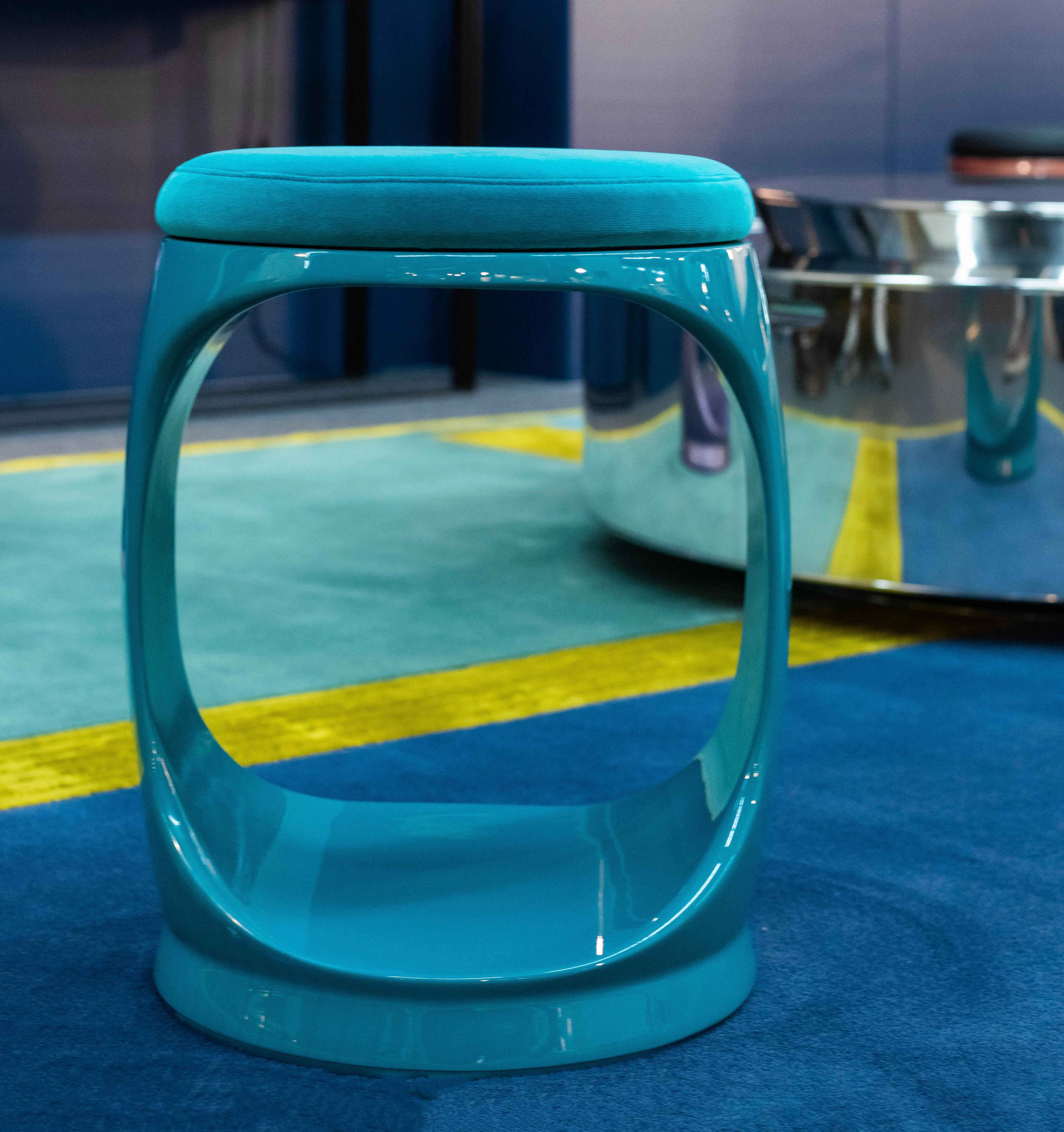 Velluto Sgabello contemporaneo made in Italy, Pouf Sedute Signet Ring Turchese in vendita