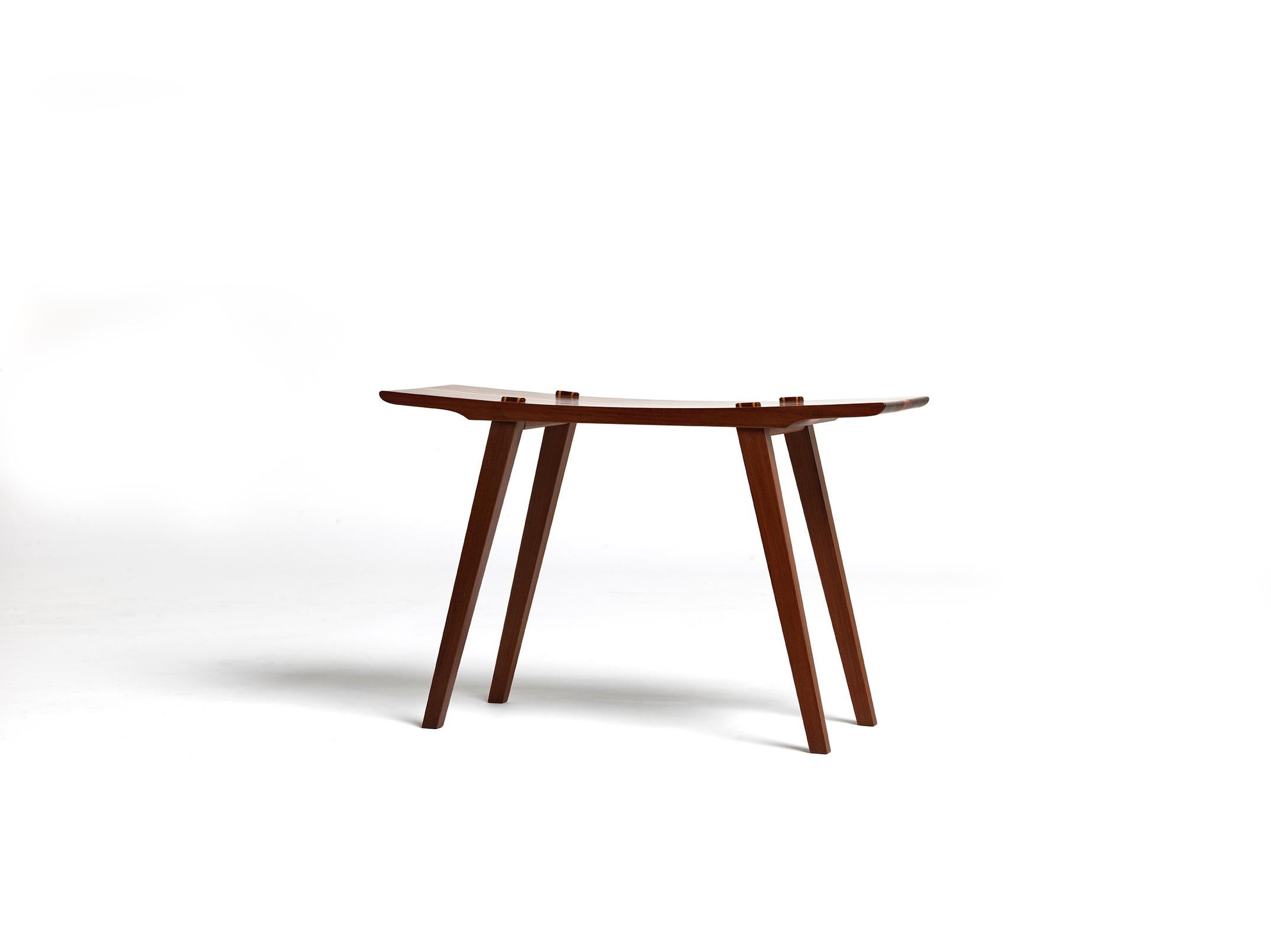 Tabouret fabriqué à la main en bois dur brésilien par Ricardo Graham Ferreira Neuf - En vente à Nova Friburgo, RJ