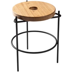 Taburete minimalista de madera maciza "Thais" de Samuel Lamas