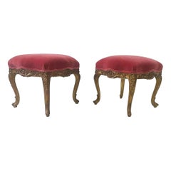 Coppia di sgabelli contemporanei in stile Luigi XV, velluto rosso, Belgio
