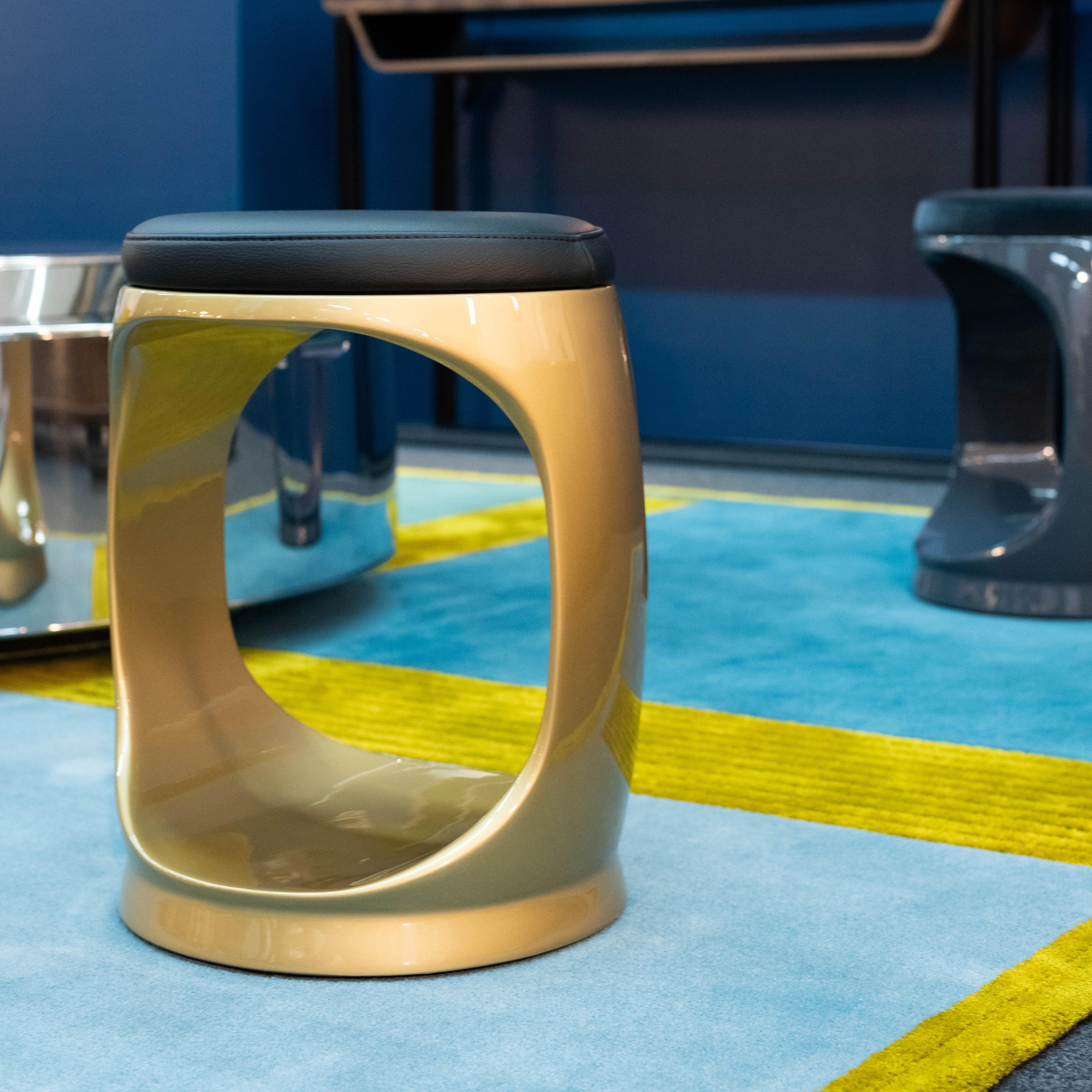 Sgabello contemporaneo made in Italy Signet Ring Gold, seduta Pouf in vendita 1