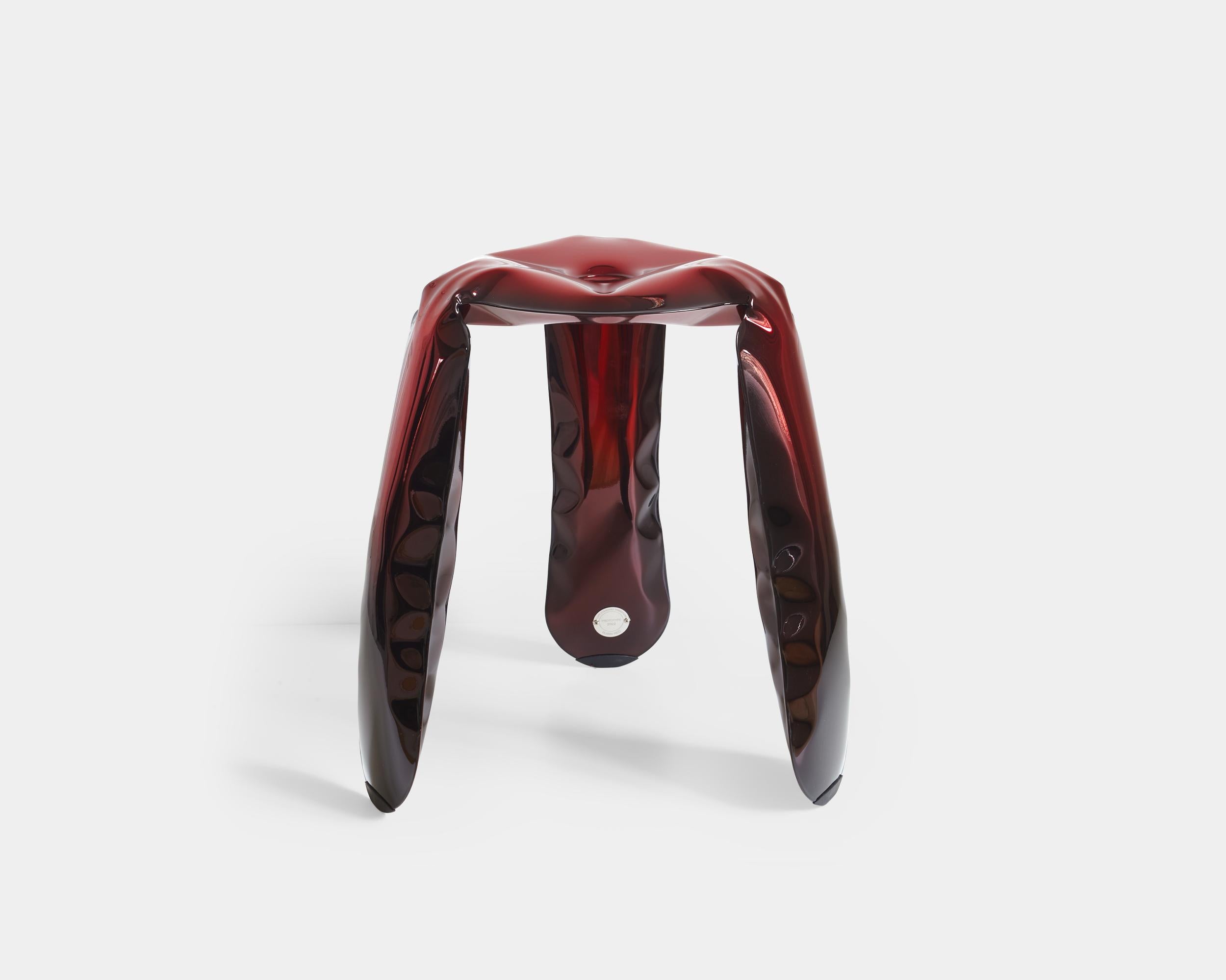 Polonais Tabouret contemporain lopp  de Zieta, taille standard, rouge rubis en vente