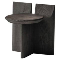 Sgabello contemporaneo 'Tabi' di Obstacles, Rovere massiccio, Nero, H. 30