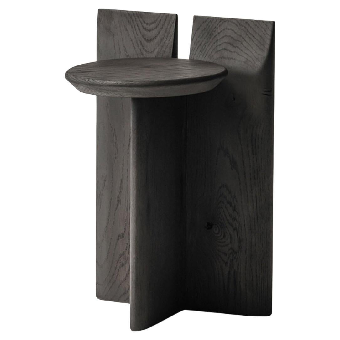 Contemporary Hocker 'Tabi' von Obstacles, Eiche massiv, Schwarz, H.45
