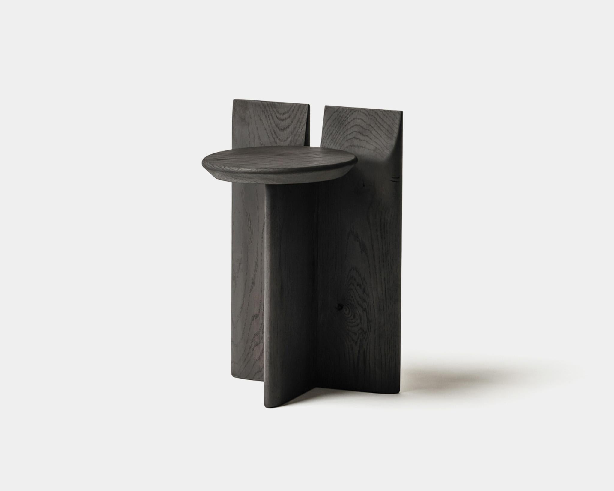 Contemporary Hocker 'Tabi' von Obstacles, Eiche massiv, Öl, H.45 im Angebot 4