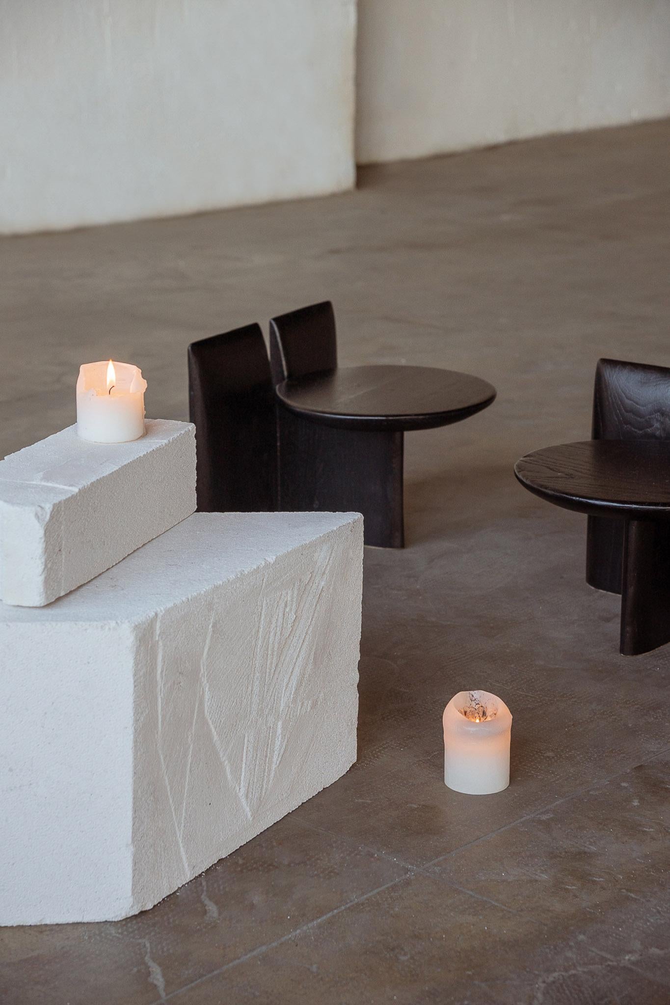 Contemporary Hocker 'Tabi' von Obstacles, Eiche massiv, Öl, H.45 (Spanisch) im Angebot