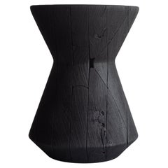 Sgabello contemporaneo 'Yakisugi' di Carmworks, Burnt Wood