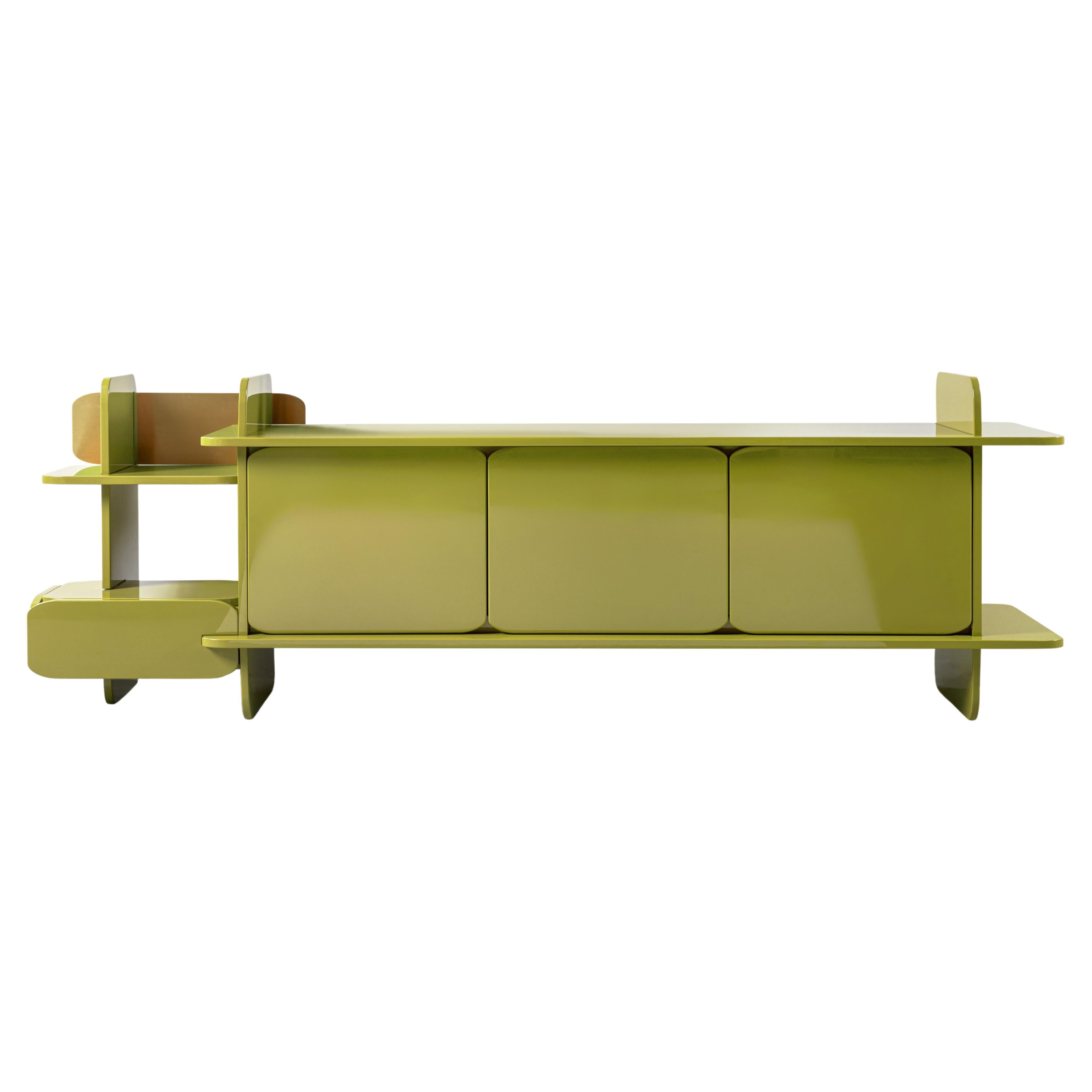 Contemporary Storage Unit von HESSENTIA aus grün lackiertem Wood mit Metalldetails