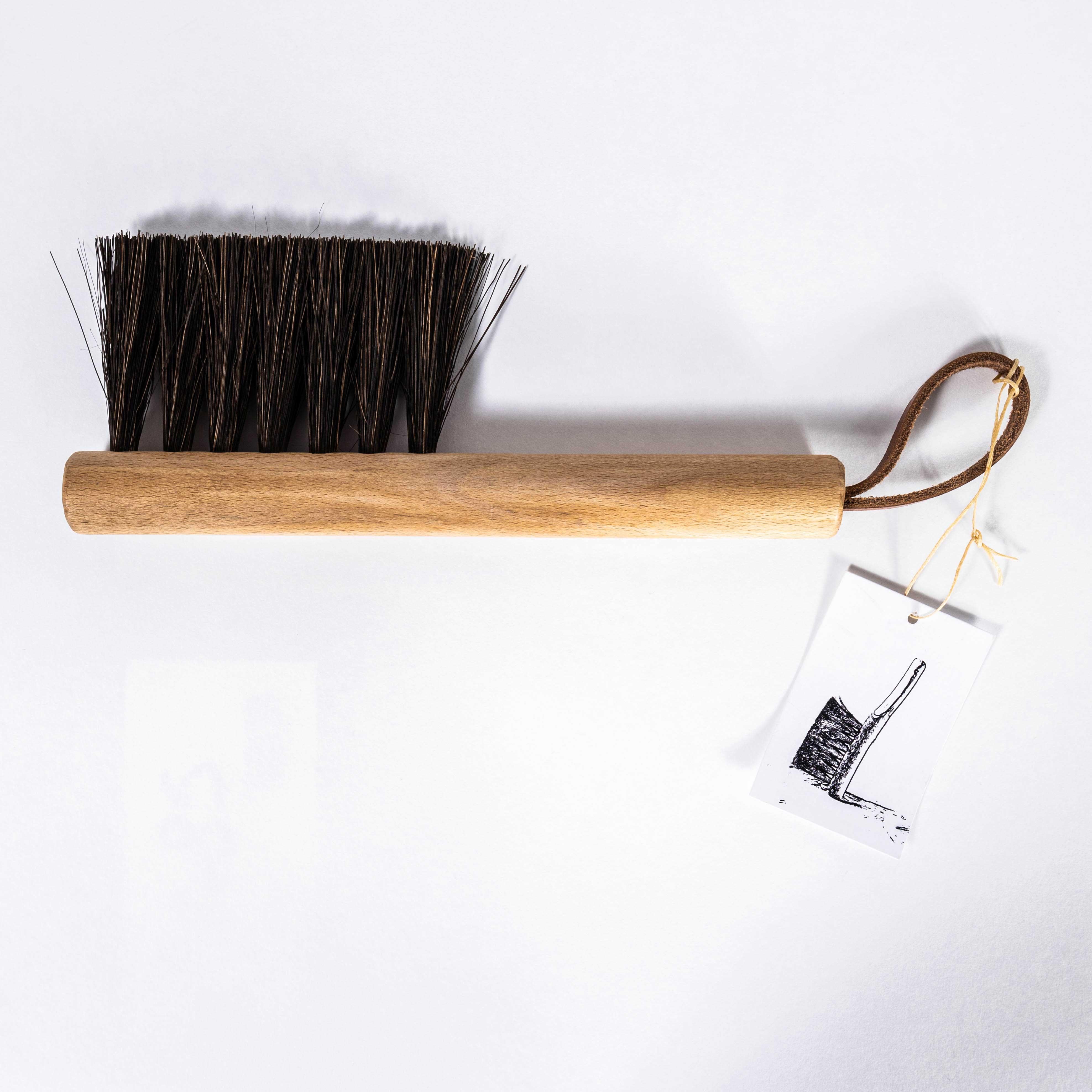Contemporary Straight Dust Brush - Jonny Tapp im Angebot 1