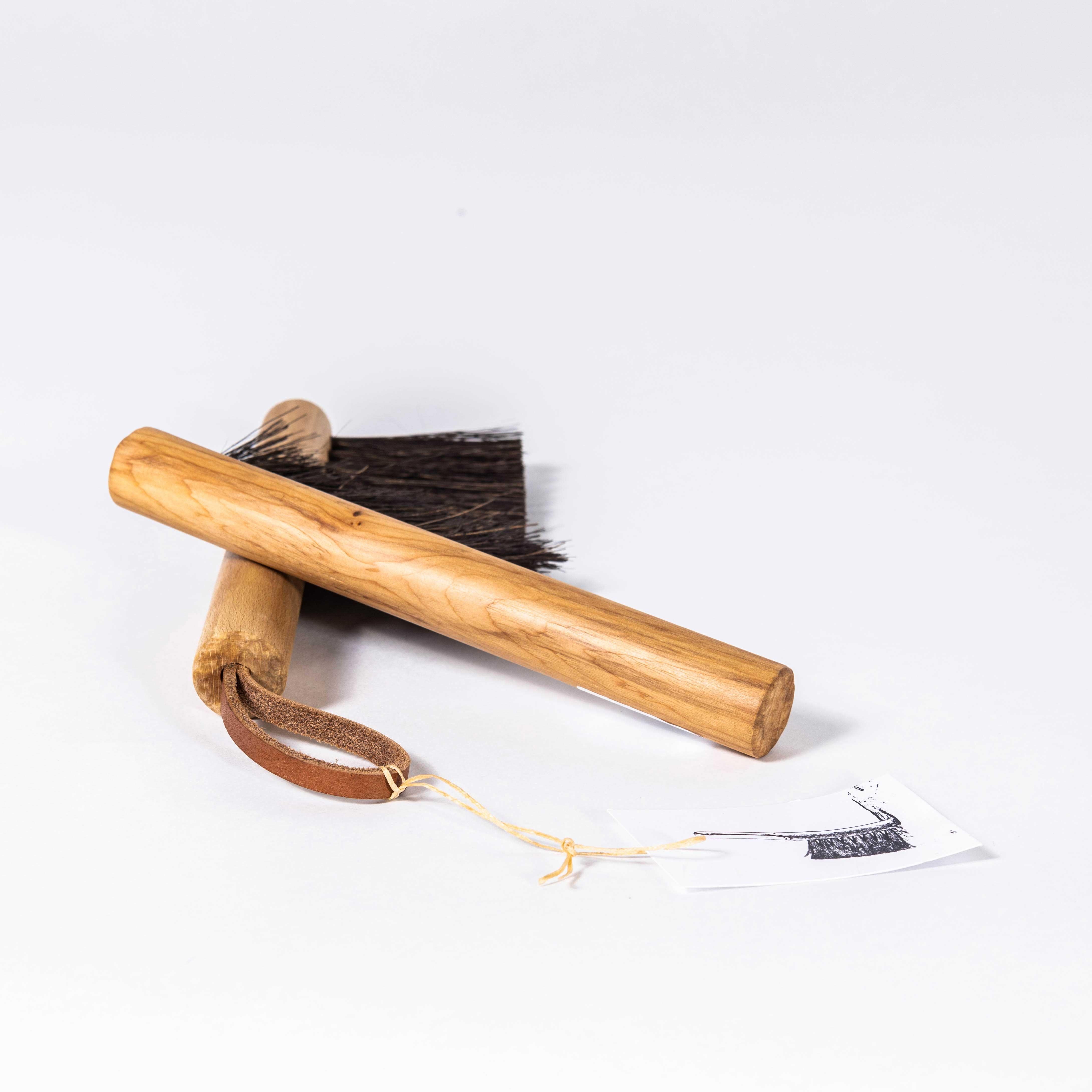 Contemporary Straight Dust Brush - Jonny Tapp im Angebot 2