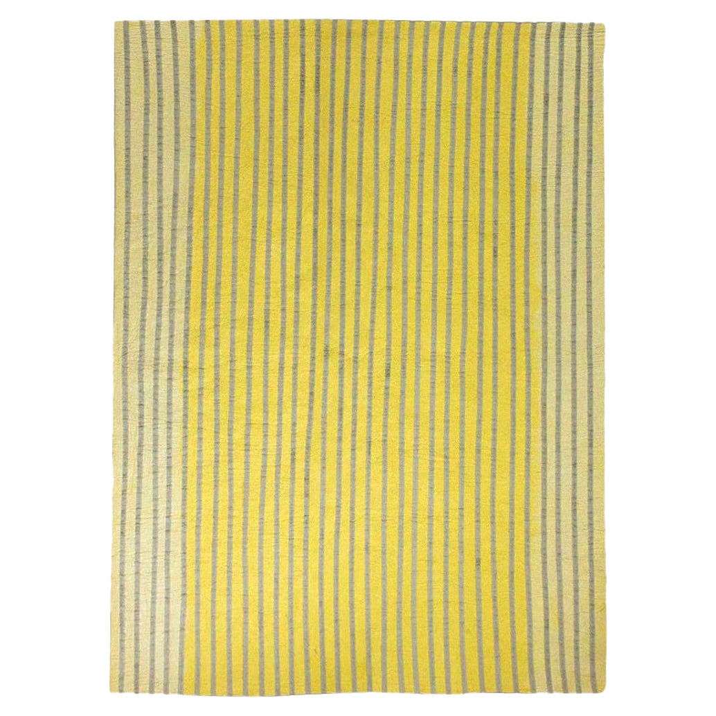 Alfombra contemporánea a rayas de doble cara grises y amarillas de Doris Leslie Blau en venta