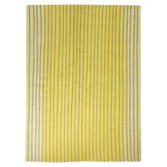 Zeitgenössischer gestreifter doppelseitig gestreifter grauer und gelber Teppich von Doris Leslie Blau