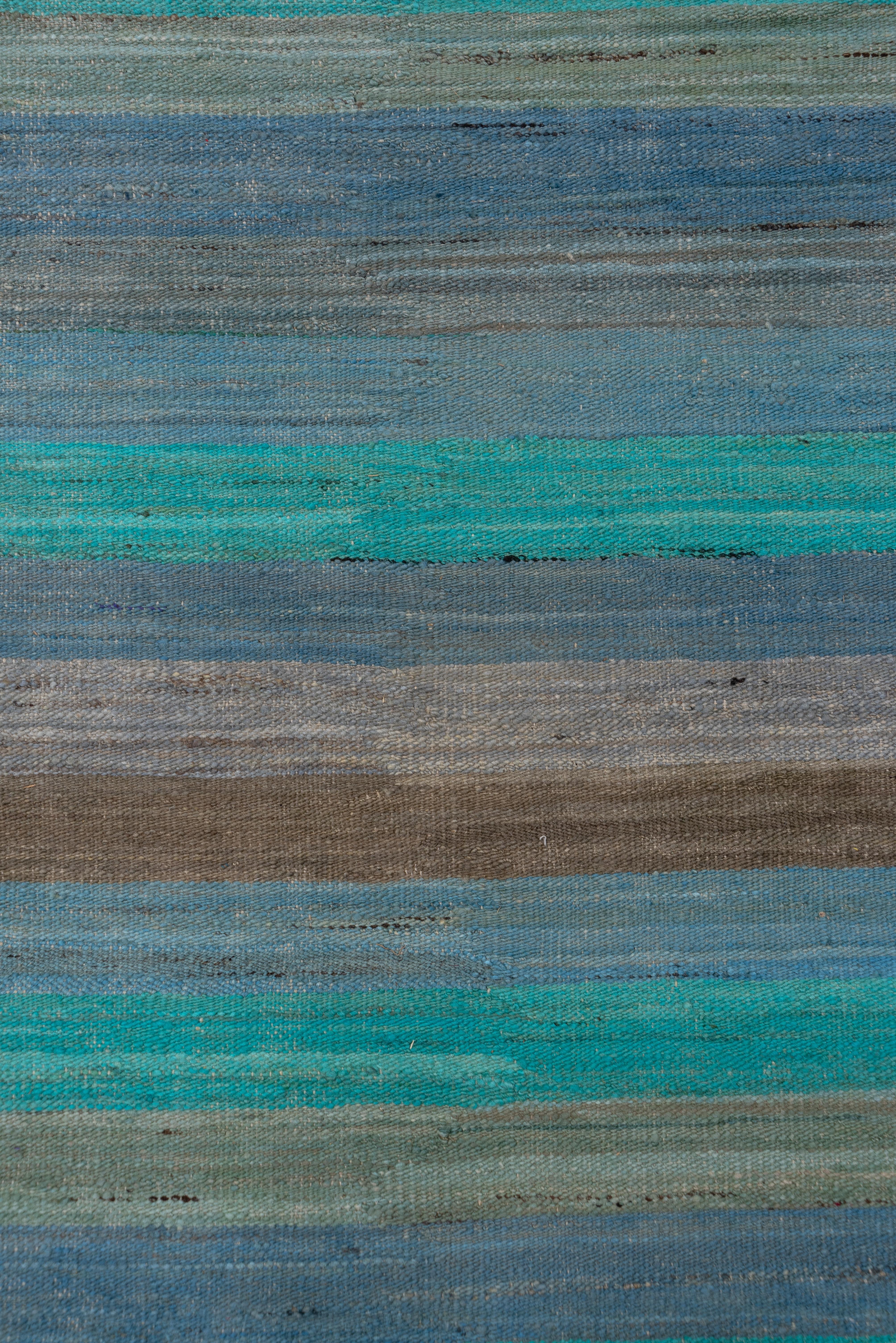Zeitgenössischer gestreifter Flachgewebe-Teppich, blau, helles Meeresgrün und braun (Handgewebt) im Angebot