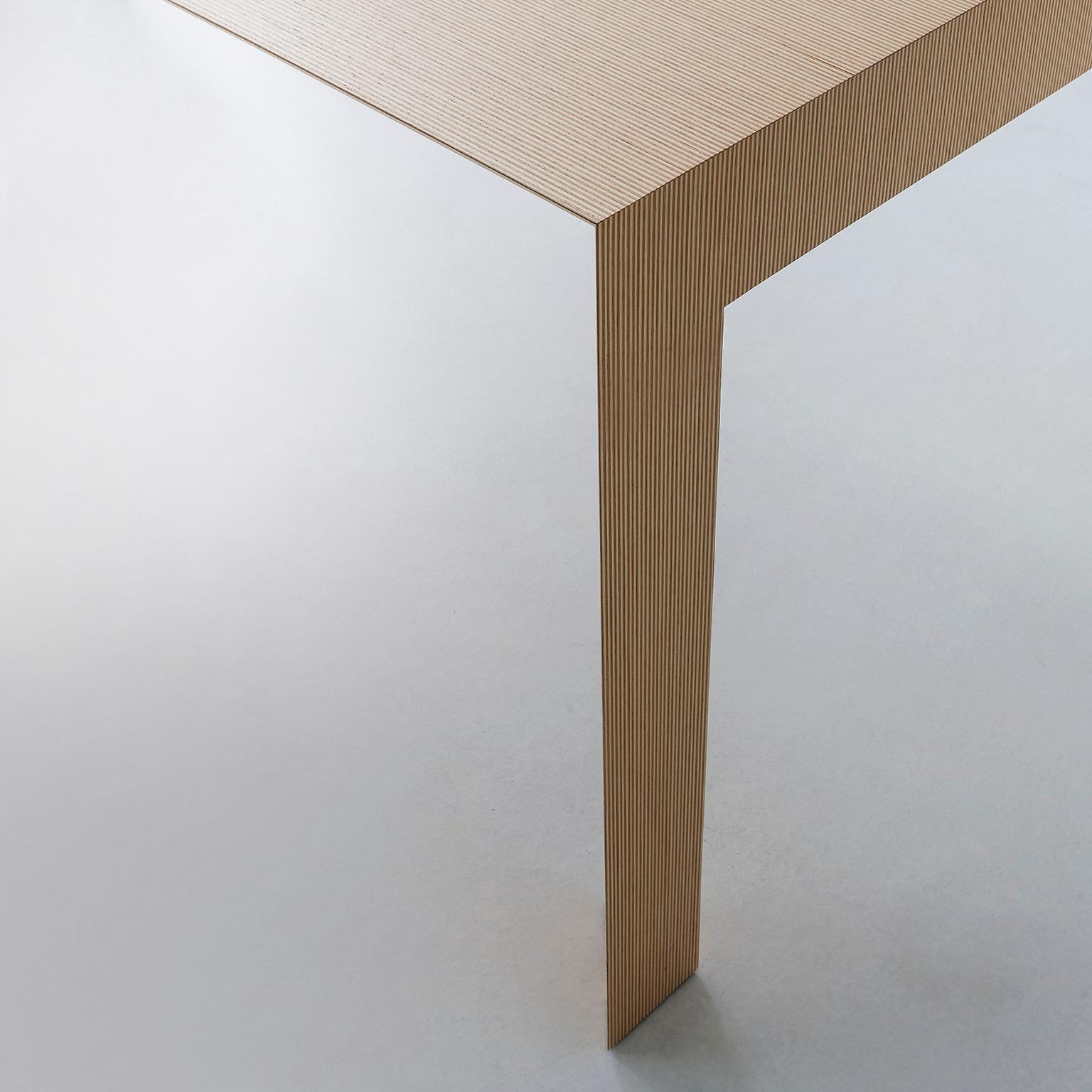 Moderne Table contemporaine en bois à motifs rayés de Sebastiano Bottos, Italie en vente