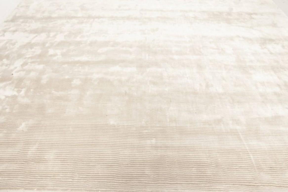 Moderne Tapis Contemporary Striped Silver Handmade Wool par Doris Leslie Blau en vente