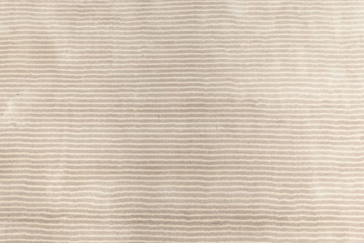 Noué à la main Tapis Contemporary Striped Silver Handmade Wool par Doris Leslie Blau en vente