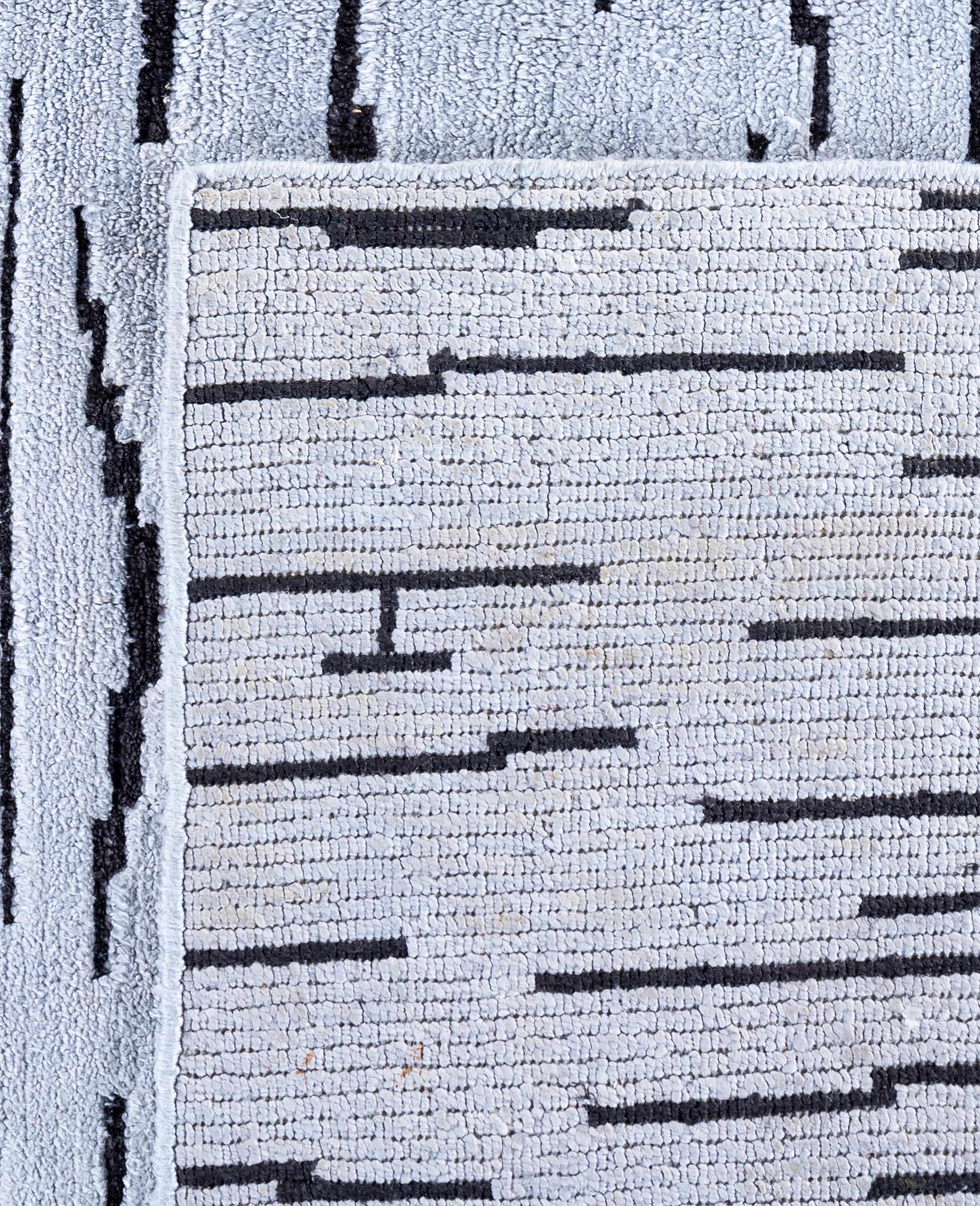 Tappeto contemporaneo a righe in lana e seta annodato a mano di colore beige 8' 1