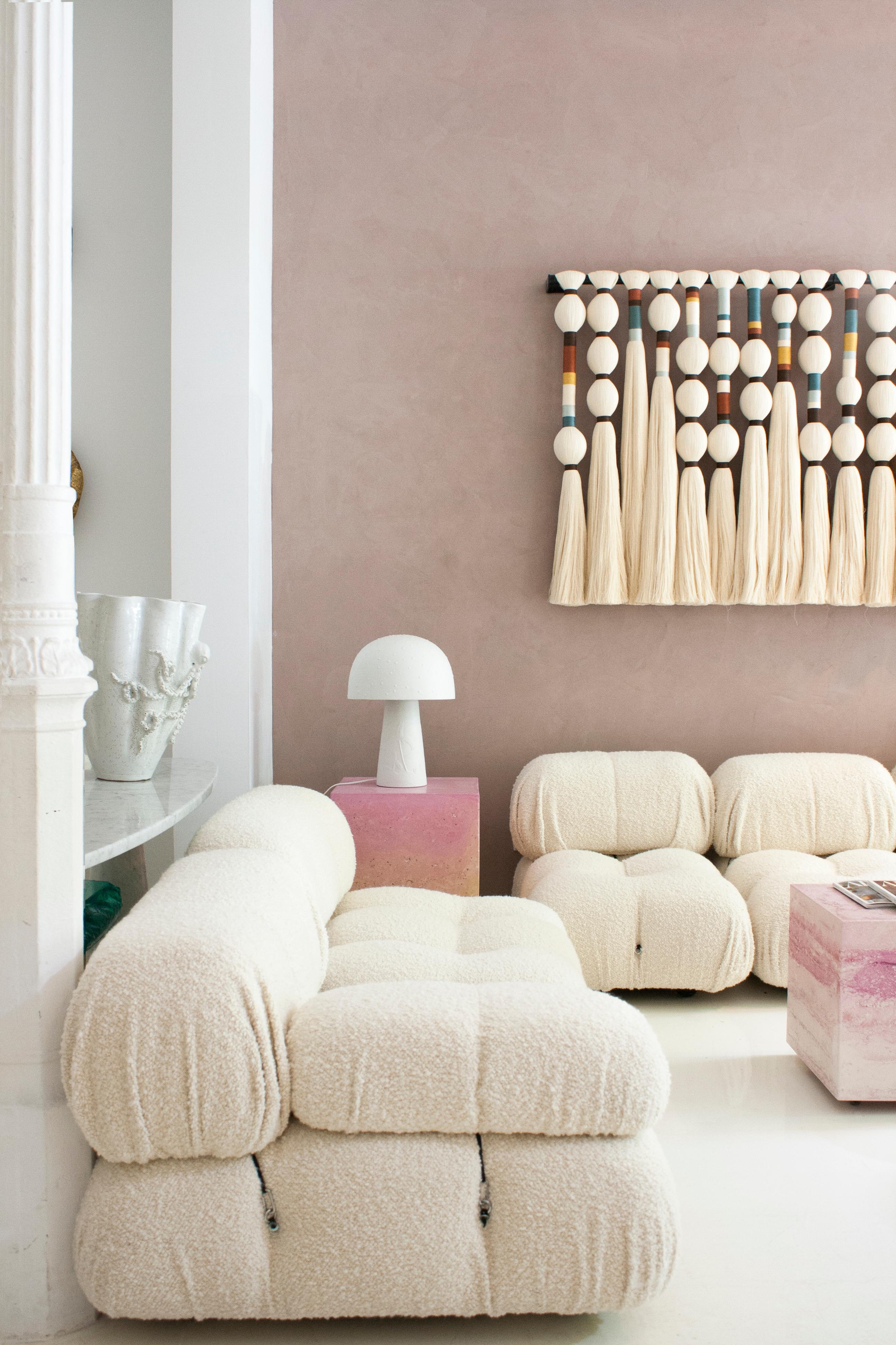 Table d'appoint contemporaine en marbre Stucco, prête à être expédiée en vente 1