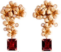 Pendientes Contemporáneos de Oro Rosa de Dieciocho Kilates con Rubíes Naturales