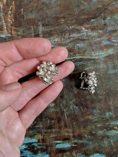 Contemporary Stud Earrings in Eighteen Karat White Gold with Natural Diamonds