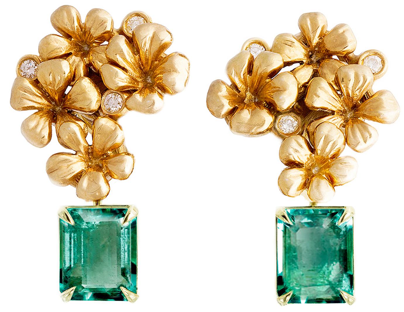 Emerald Cut Eighteen Karat Yellow Gold Contemporary Stud Earrings with Natural Emeralds For Sale