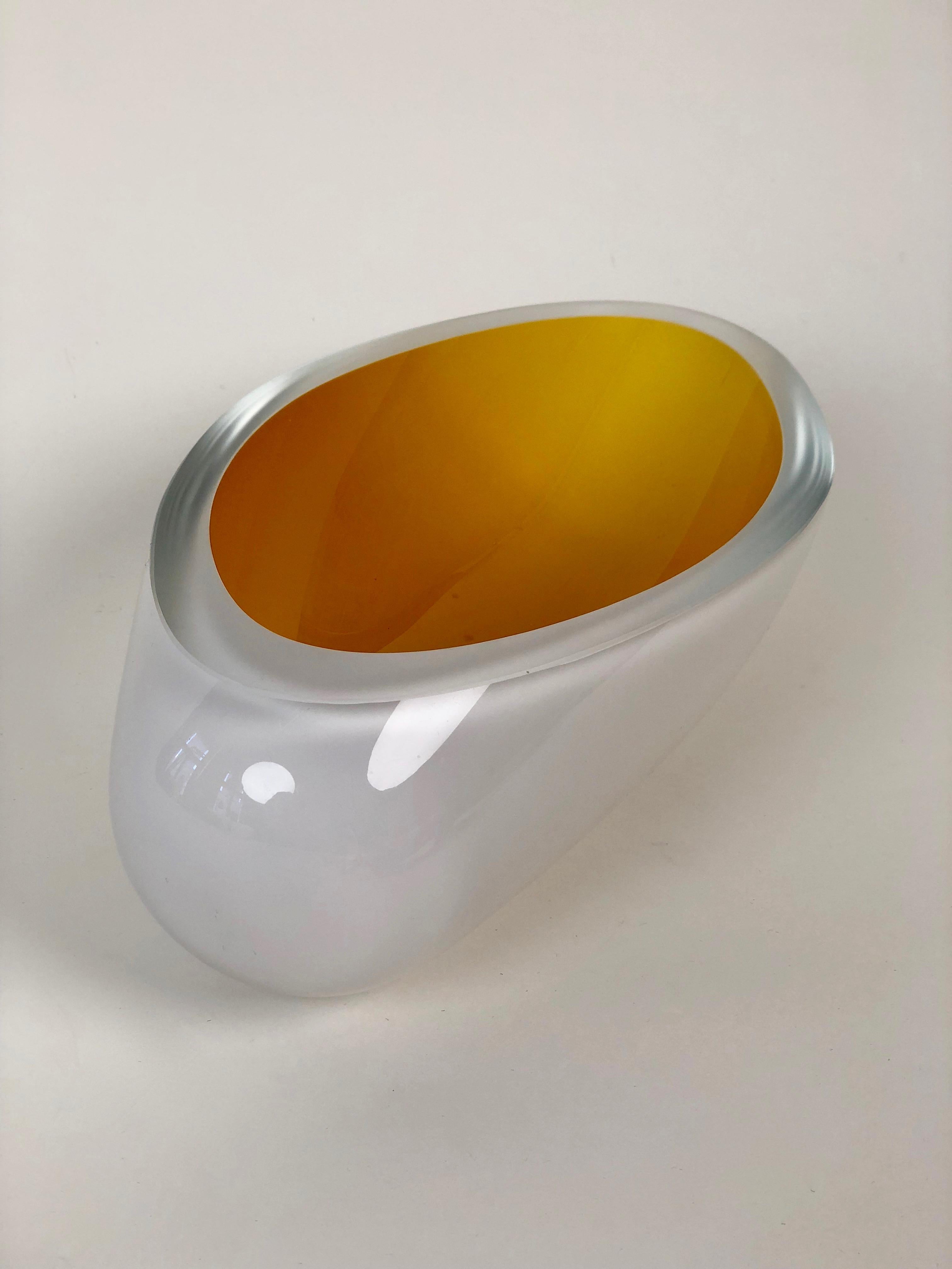 Contemporary Studio Glass Bowl Made in the Czech Republic After 2010 In Good Condition For Sale In Vienna, Austria