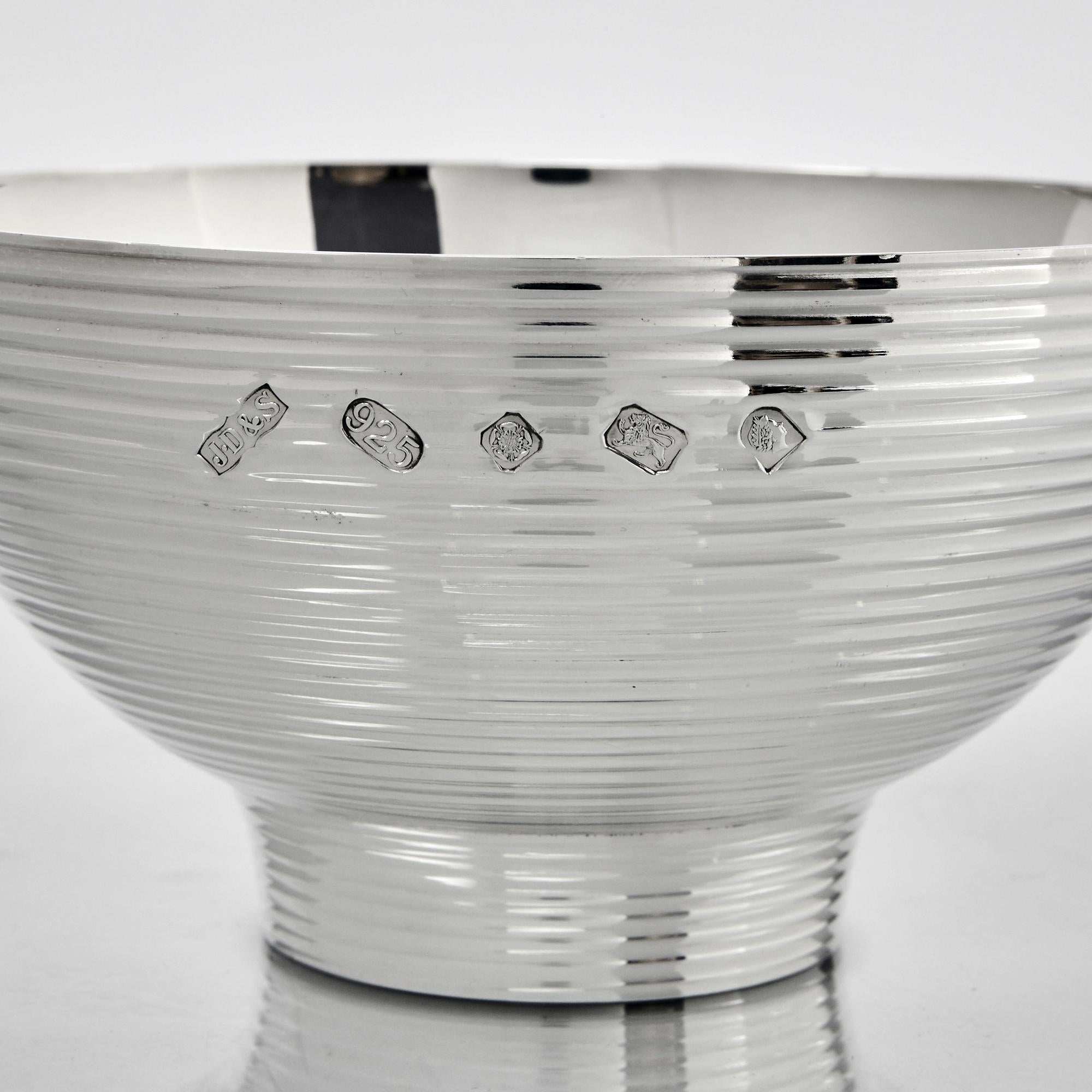 Contemporary Style Ribbed Silver Bowl In Good Condition In London, GB