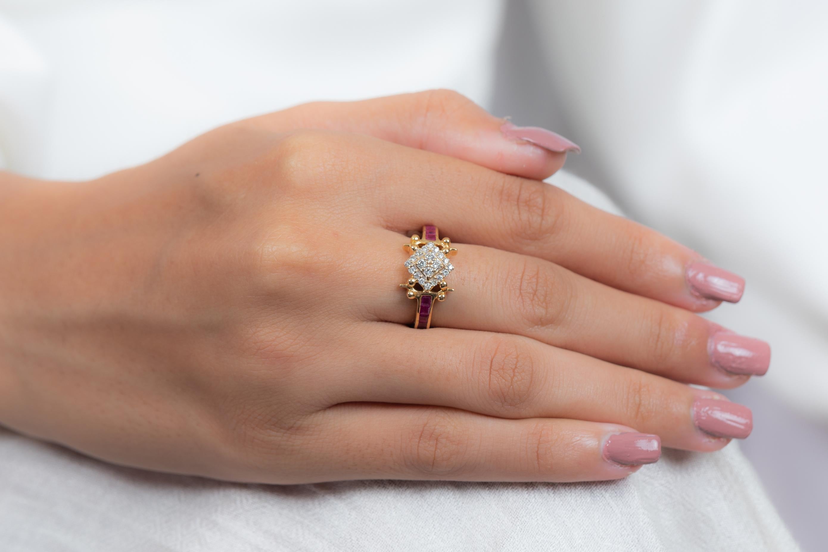 Im Angebot: Contemporary Style Traditioneller Diamant-Rubinring aus 18K Gelbgold () 7