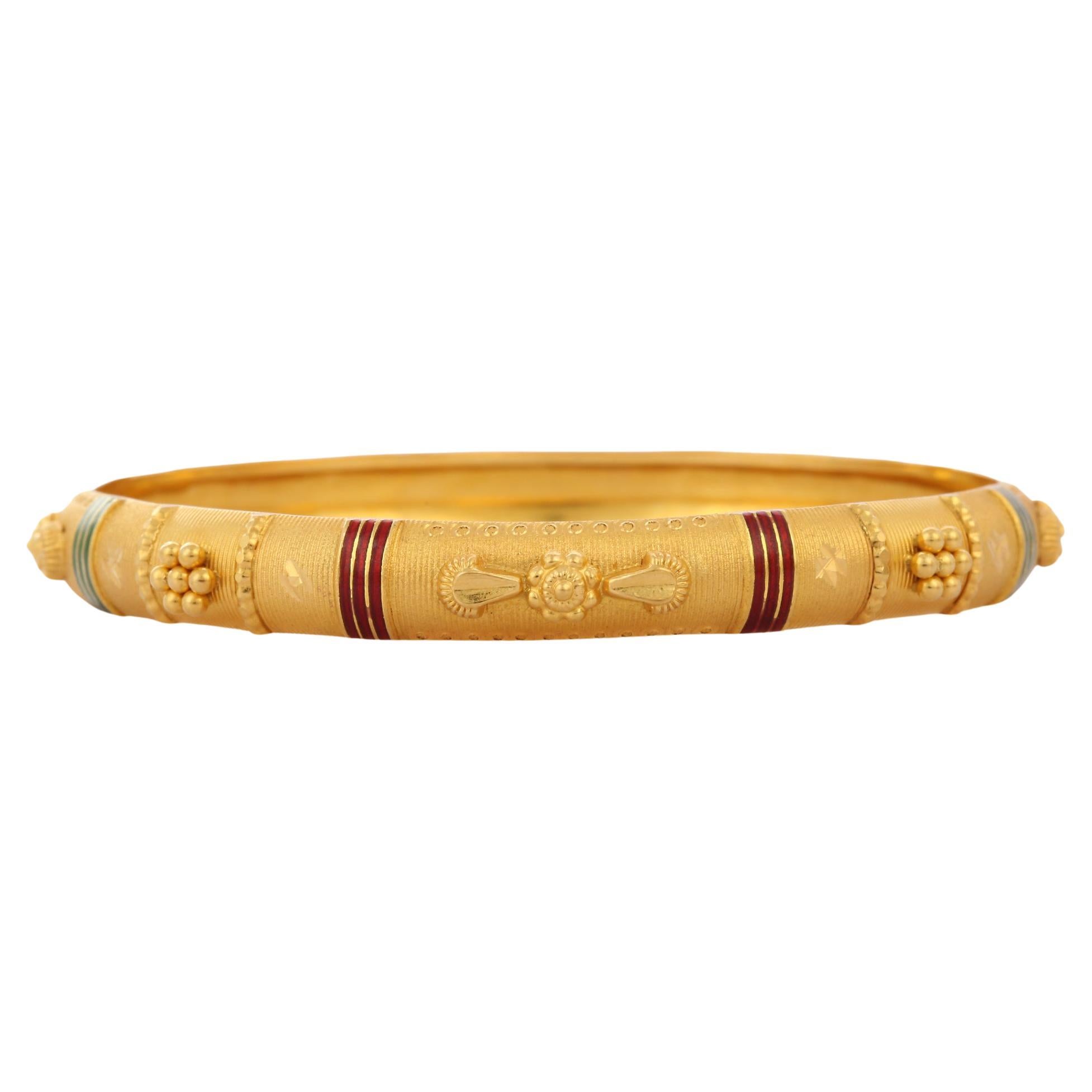 Contemporary Style Wedding Bangle for Women in 18 Karat Solid Yellow Gold For Sale