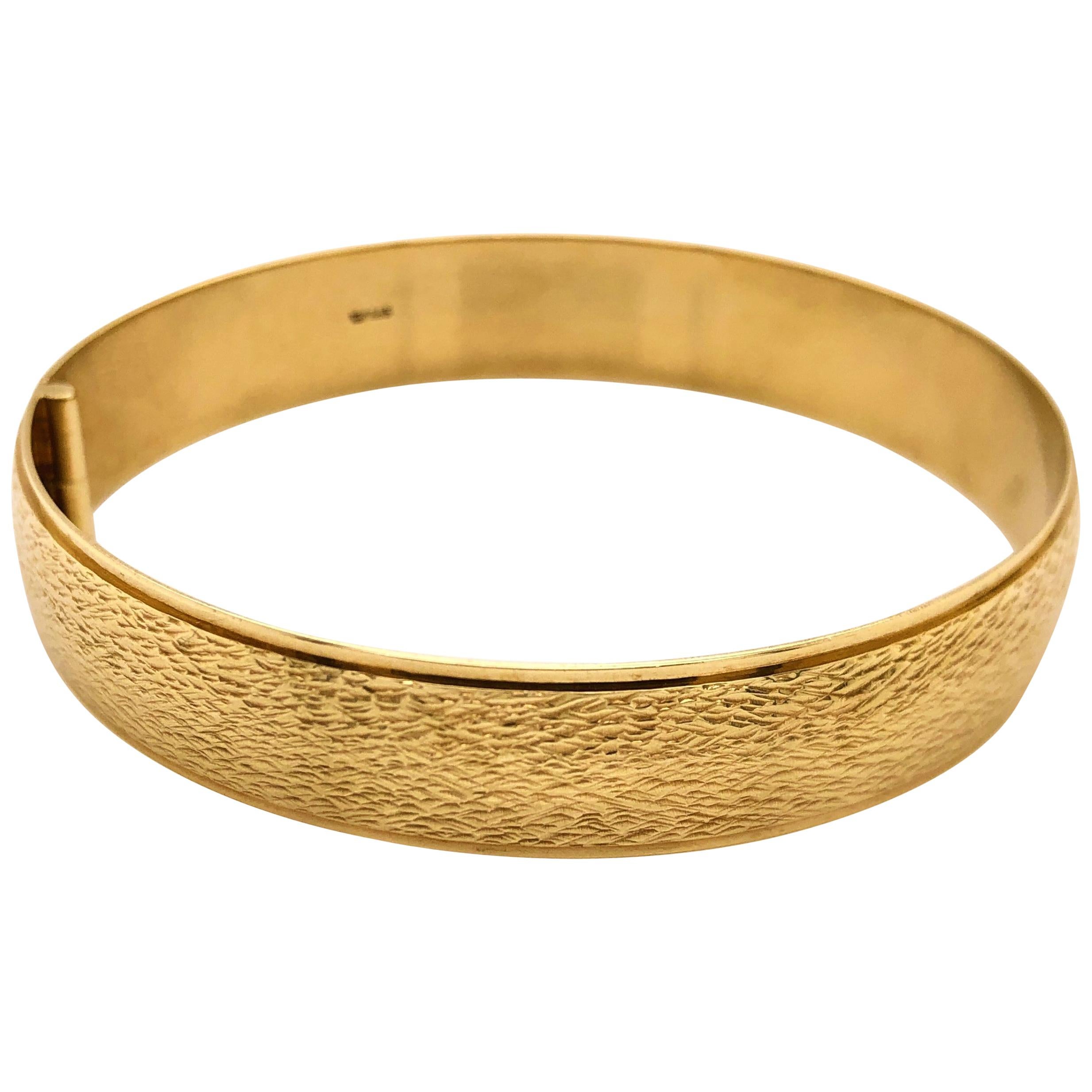 Contemporary Style 14 Karat Yellow Gold Bangle Bracelet