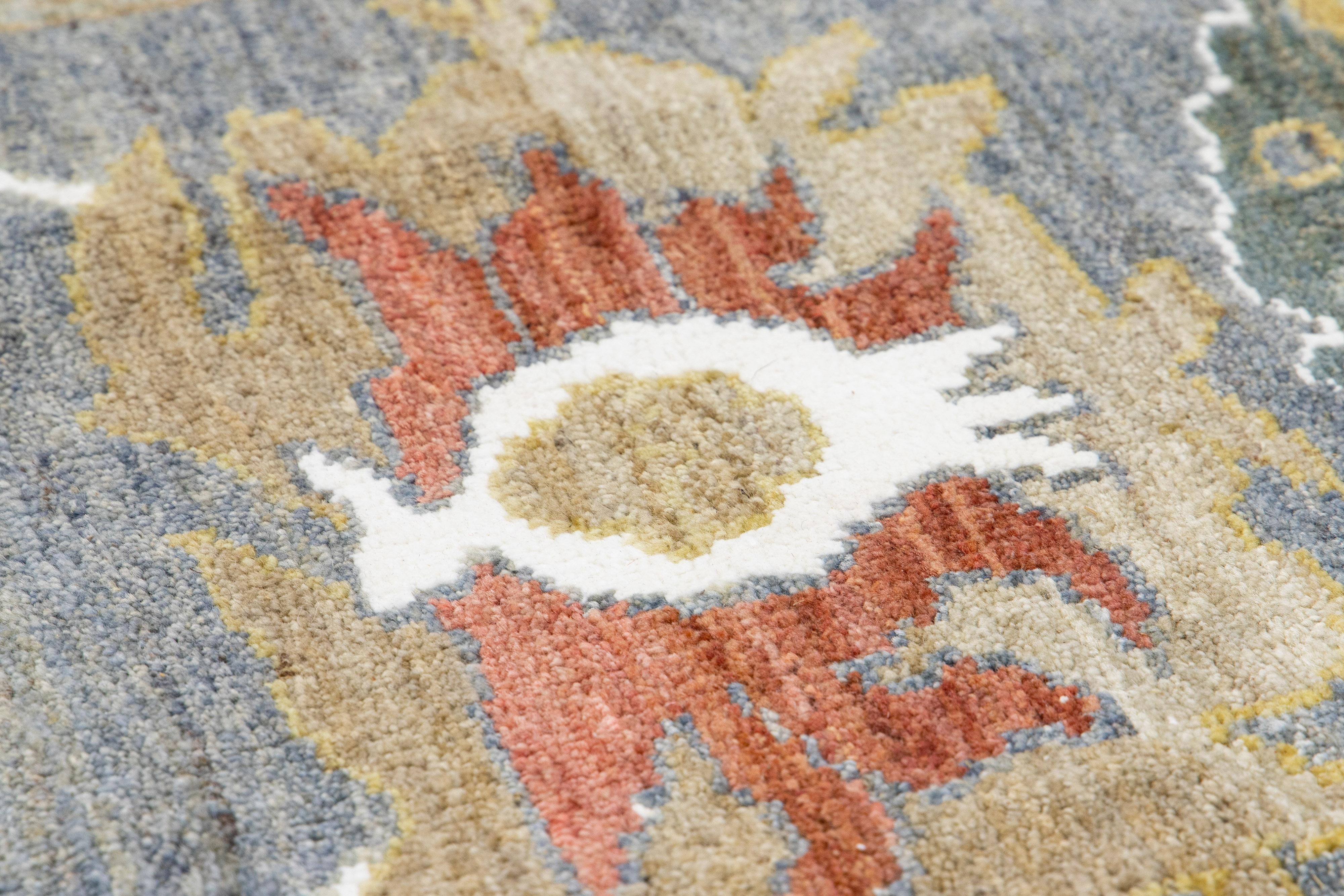 Tappeto contemporaneo in lana Sultanabad Rugs con motivo floreale fatto a mano di colore blu in vendita 3