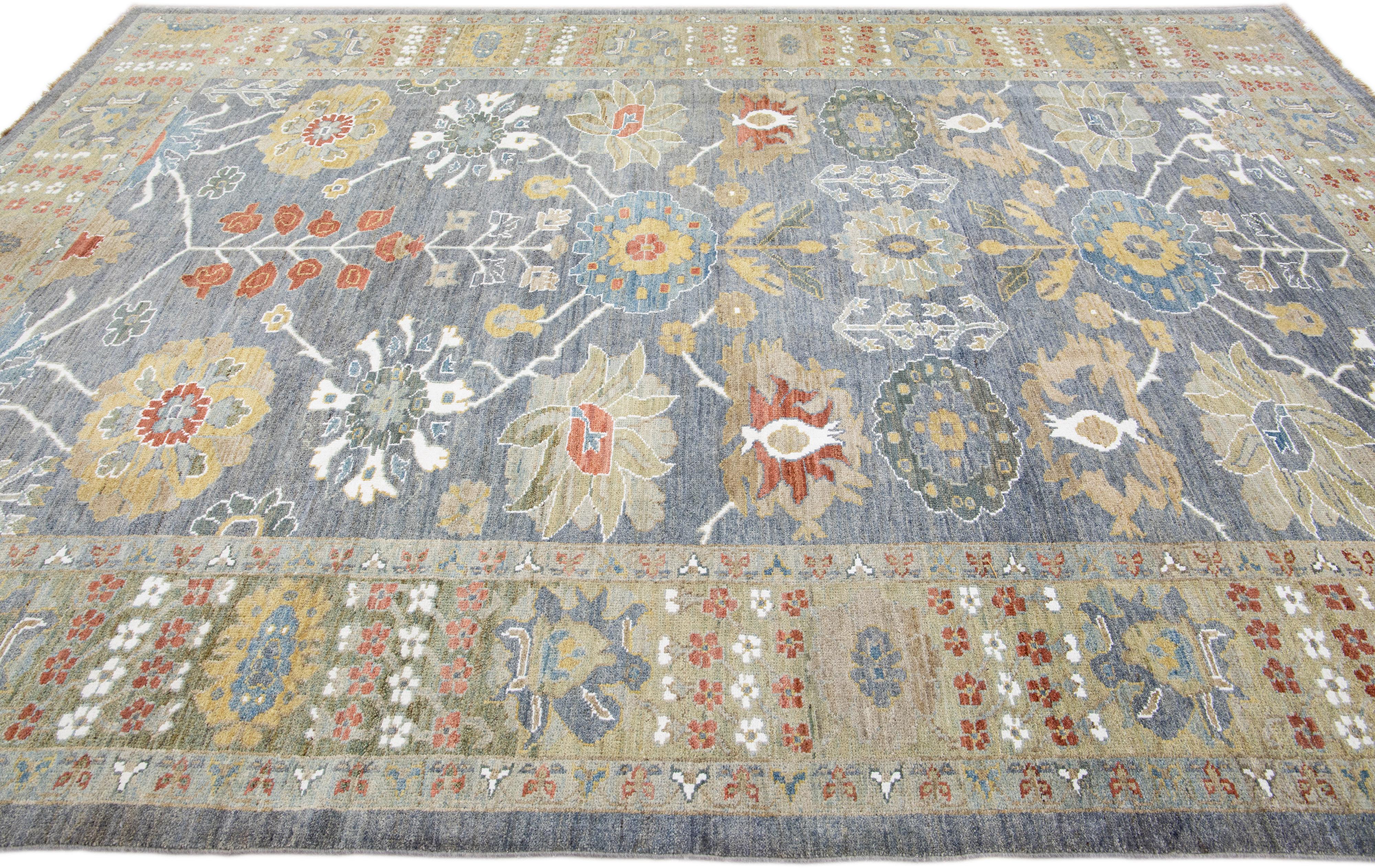 Annodato a mano Tappeto contemporaneo in lana Sultanabad Rugs con motivo floreale fatto a mano di colore blu in vendita